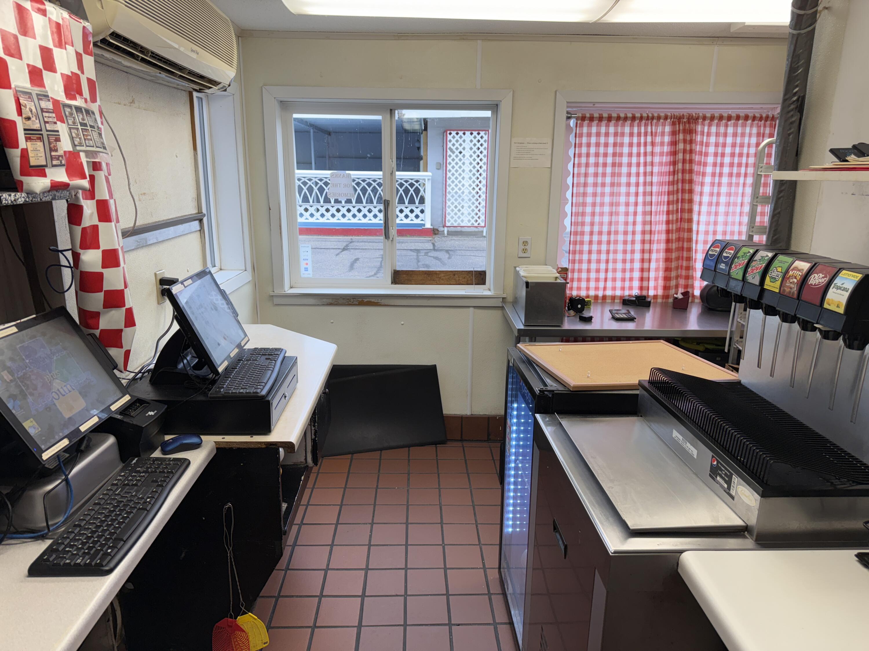 1220 Union Avenue Property Photo 7