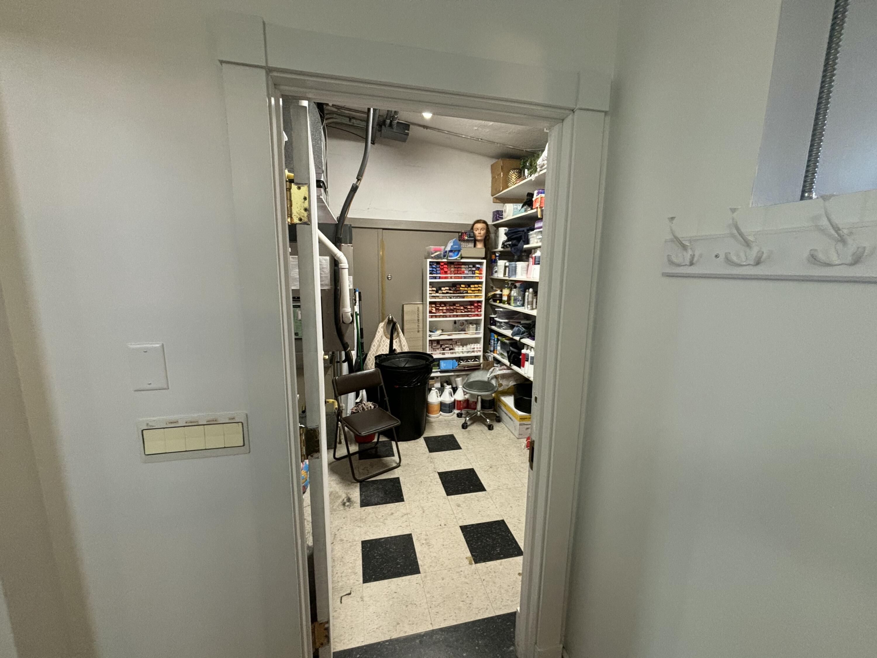 306 University Drive N Property Photo 9