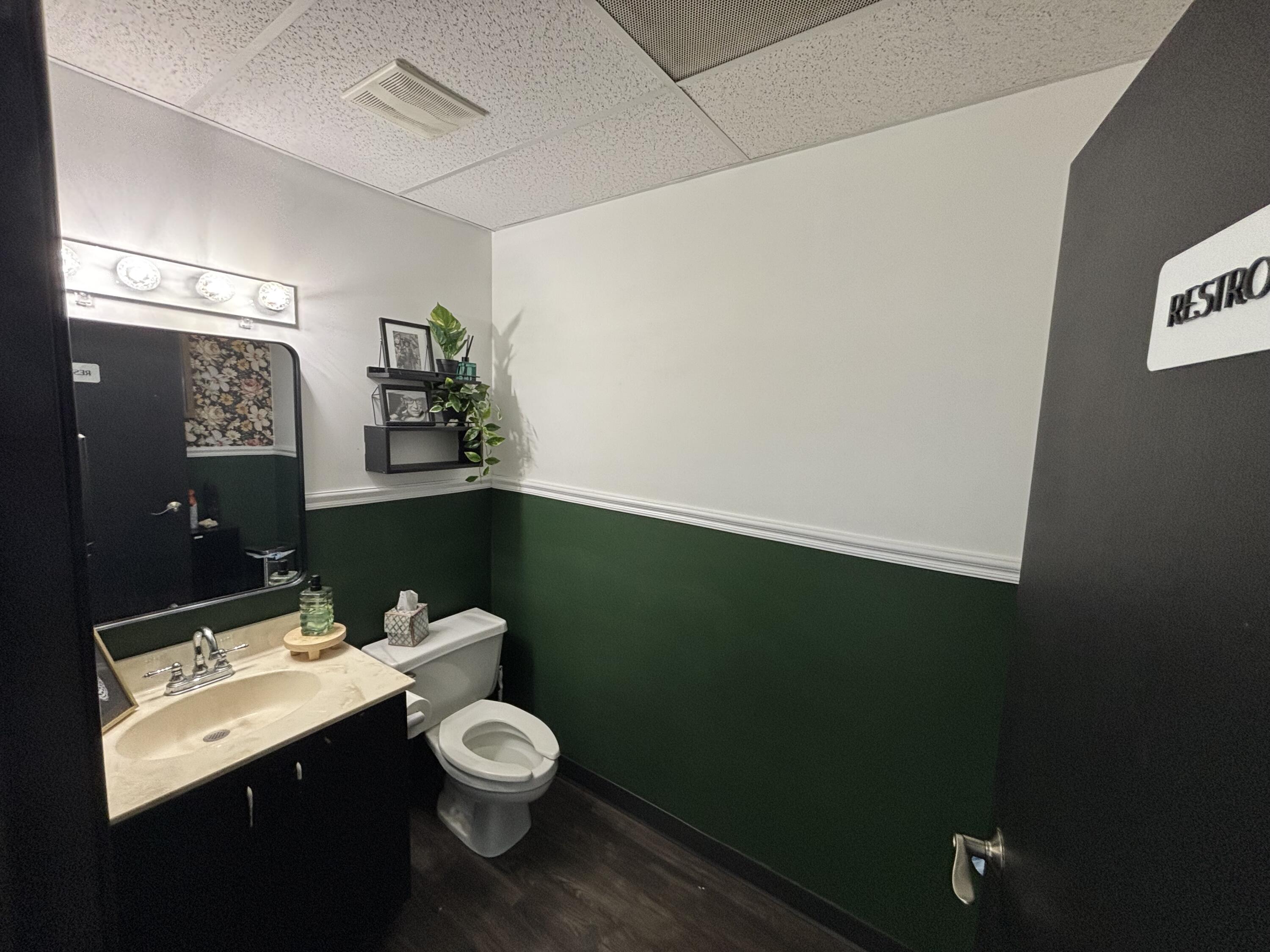 306 University Drive N Property Photo 15