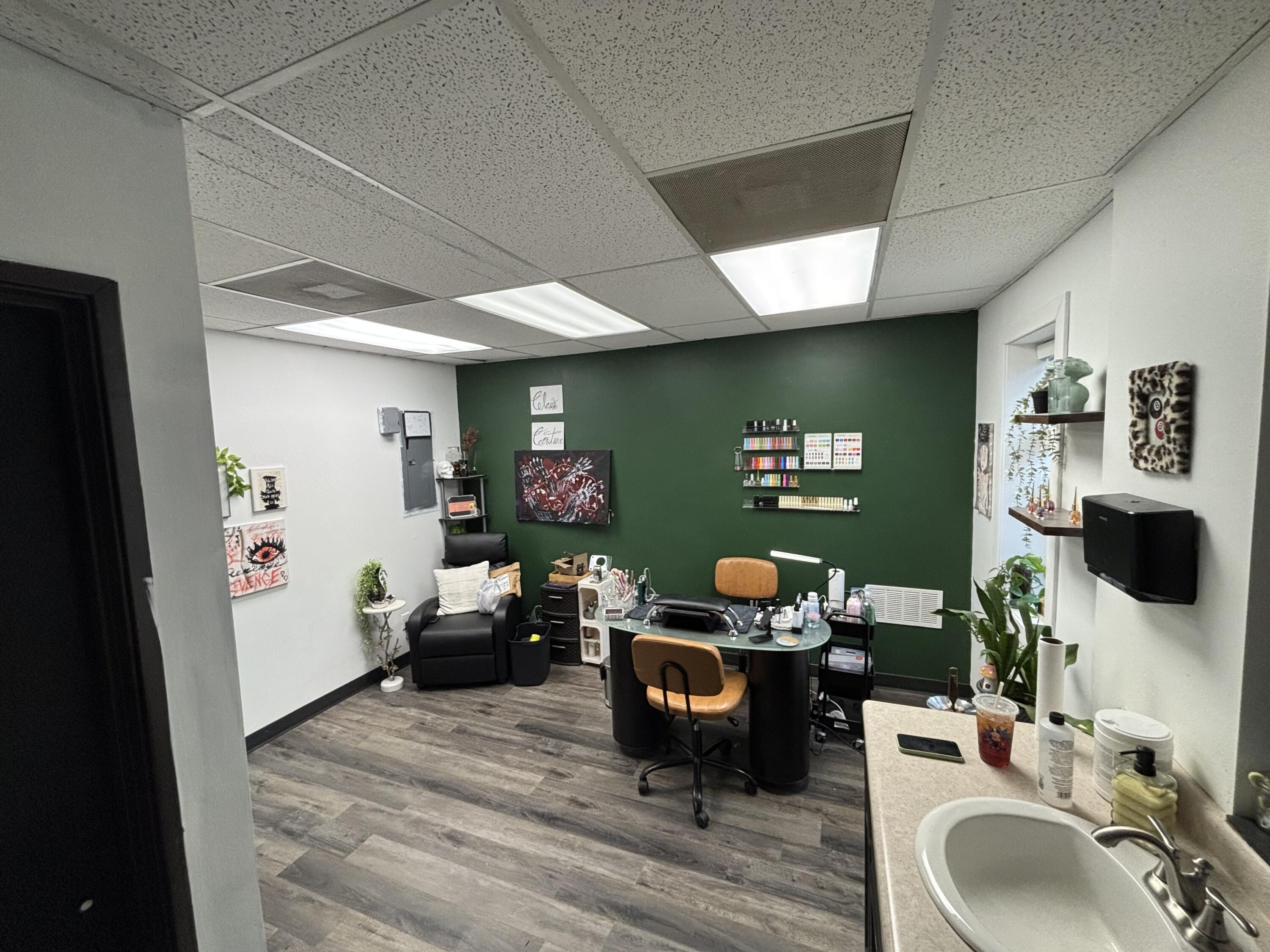 306 University Drive N Property Photo 17