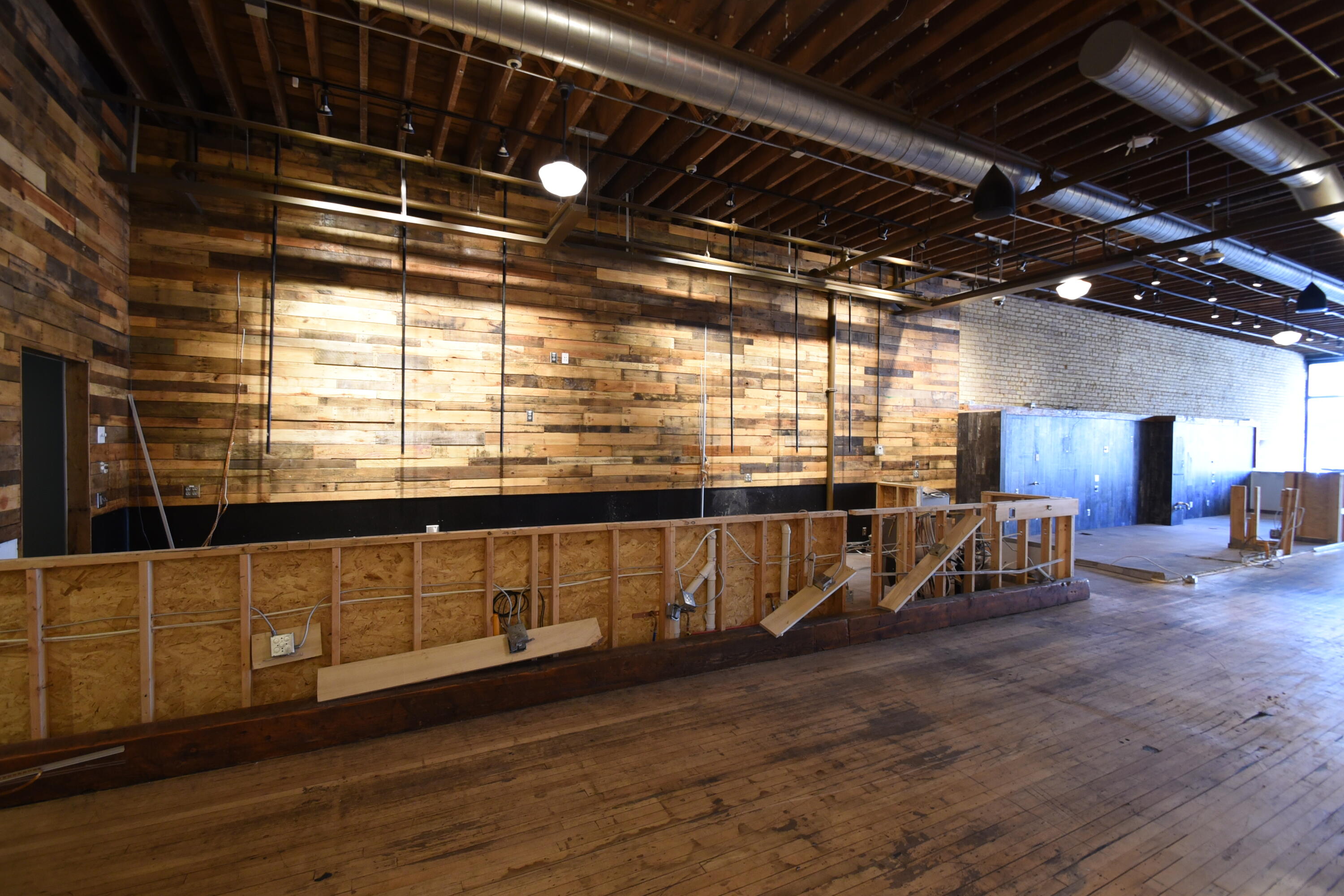 212 Broadway N Property Photo 3