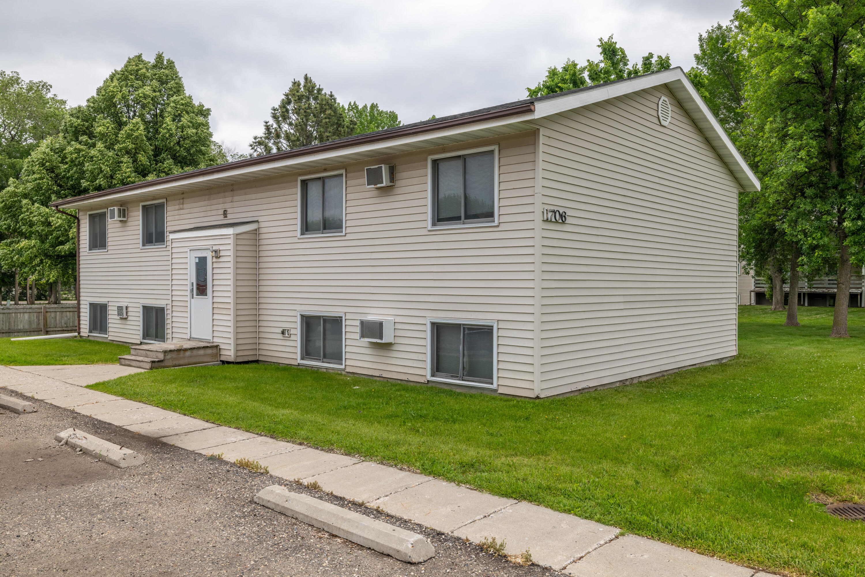 1676 9th Street N Property Photo 10