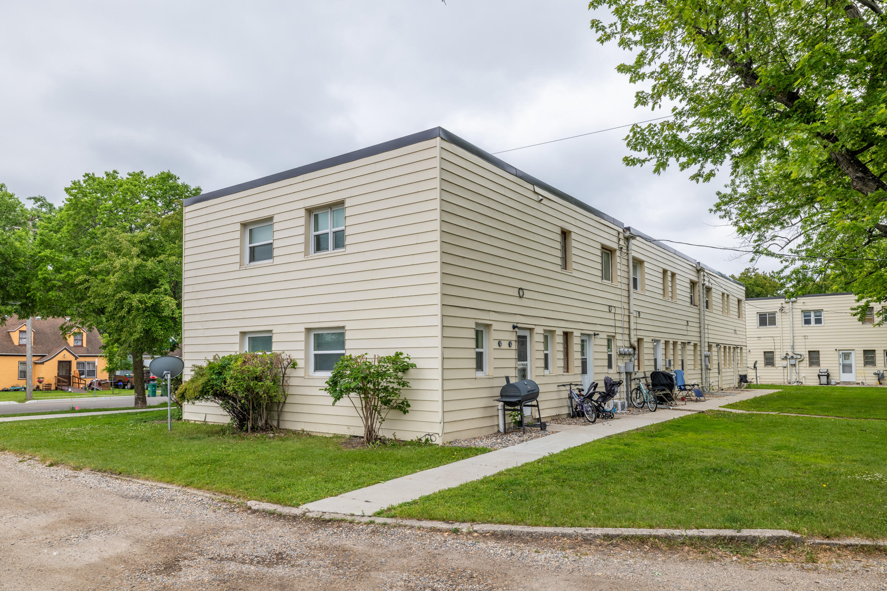 702 8th Avenue N Property Photo 1