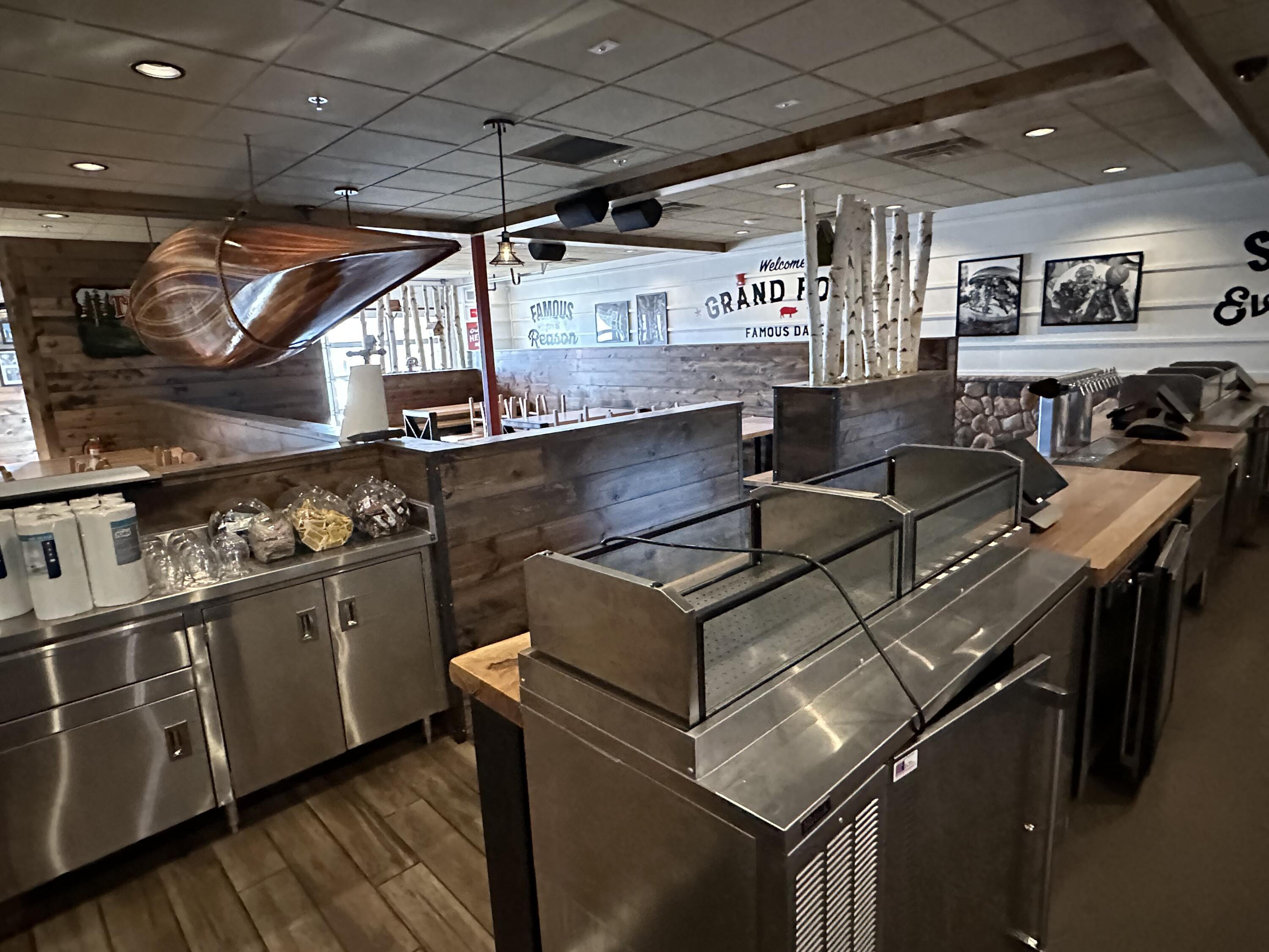 1970 S Columbia Rd Property Photo 3