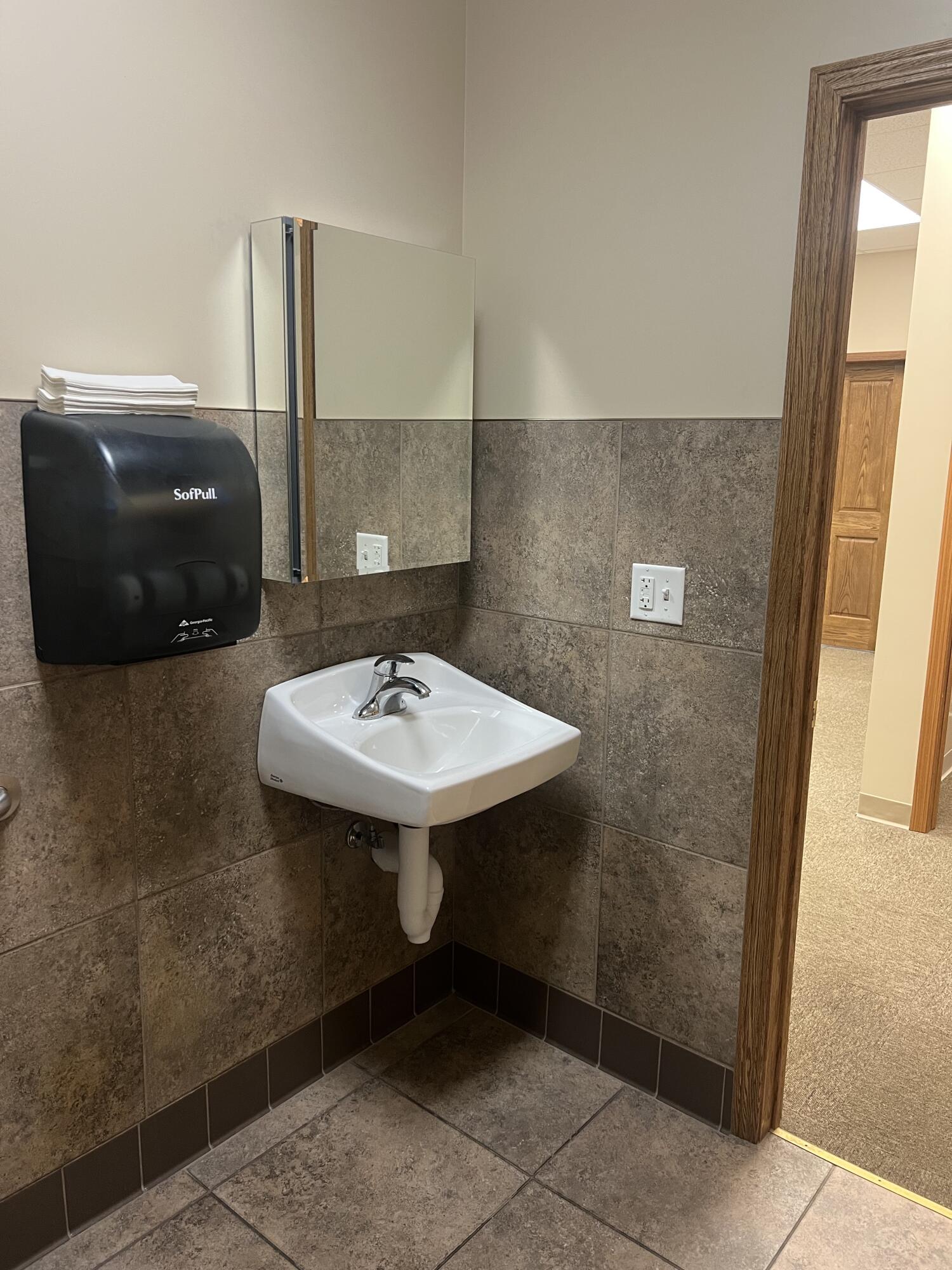 1613 Main Ave E Suite 2 Avenue E Property Photo 7