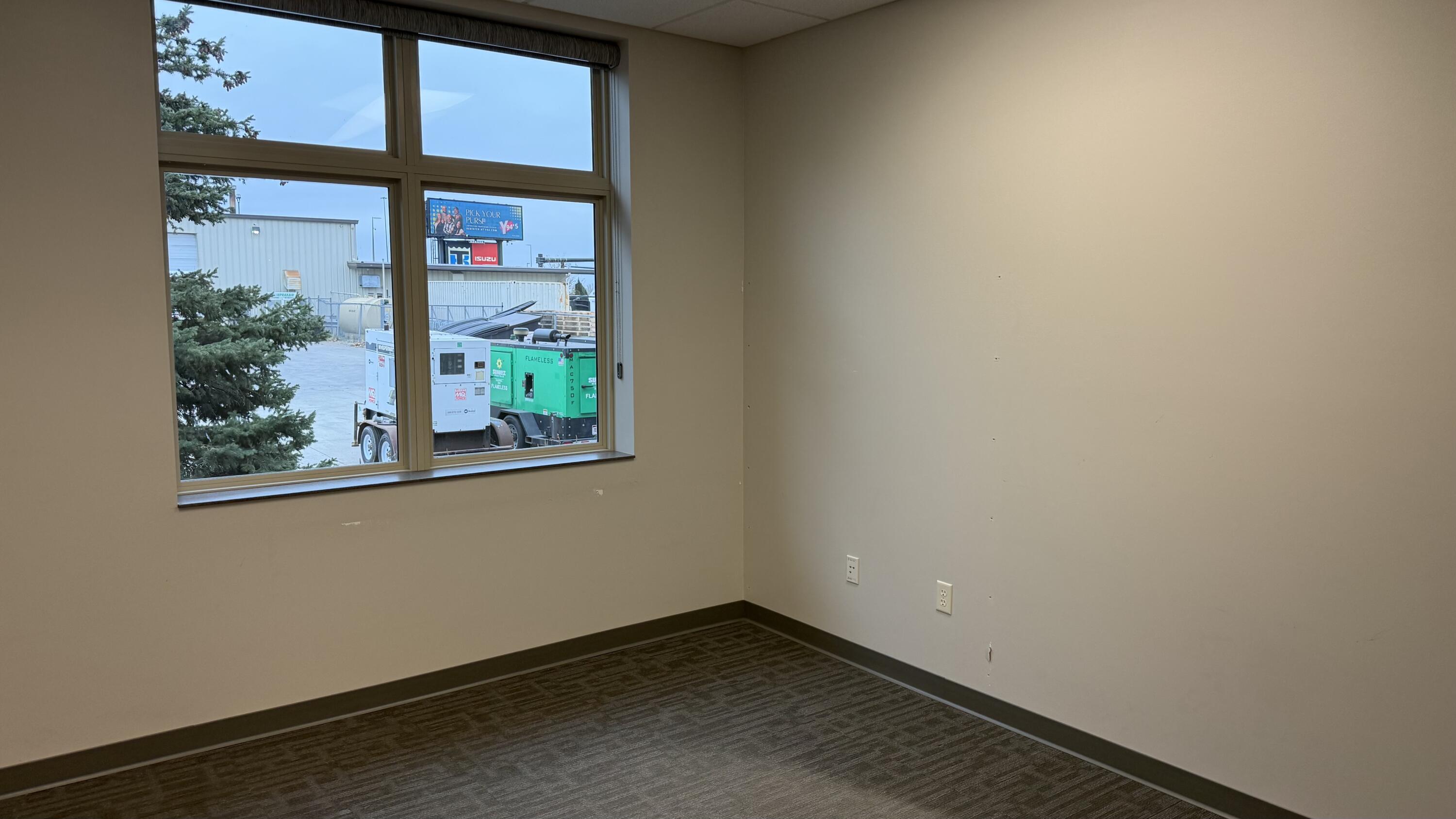 3168 41 Street S Property Photo 3