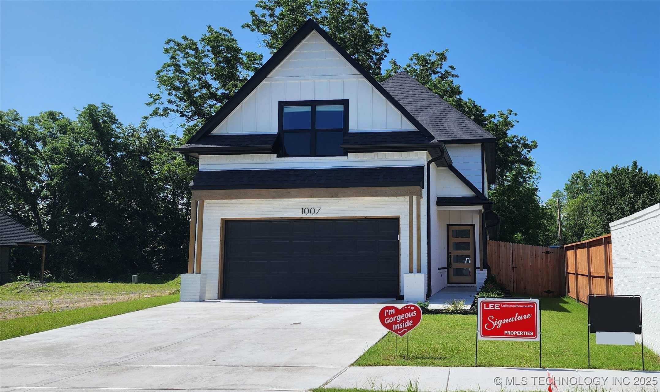 1007 E Delmar Place Property Photo 1