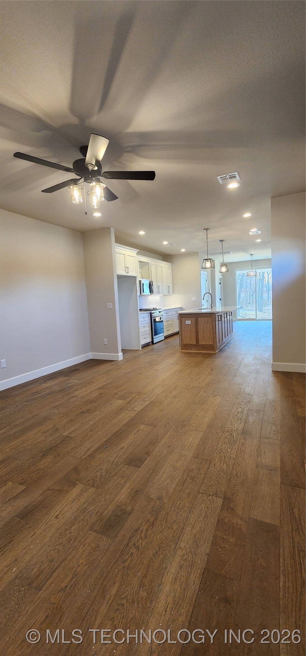 1007 E Delmar Place Property Photo 8