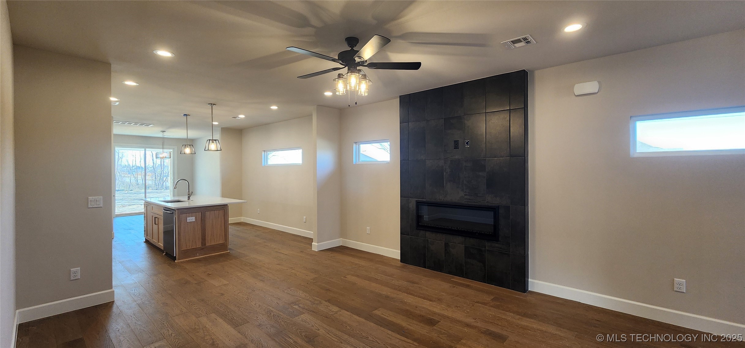 1007 E Delmar Place Property Photo 9