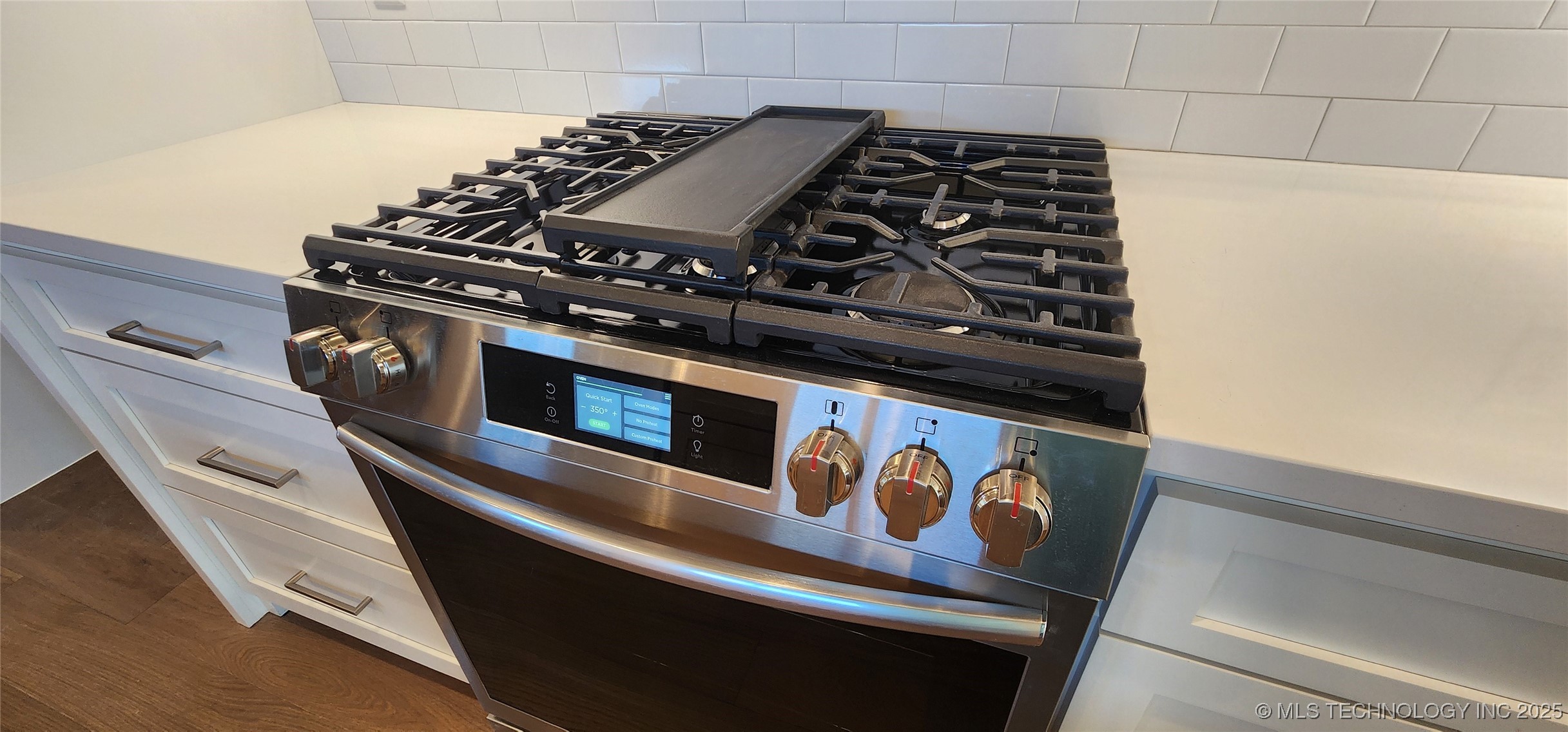 1007 E Delmar Place Property Photo 19