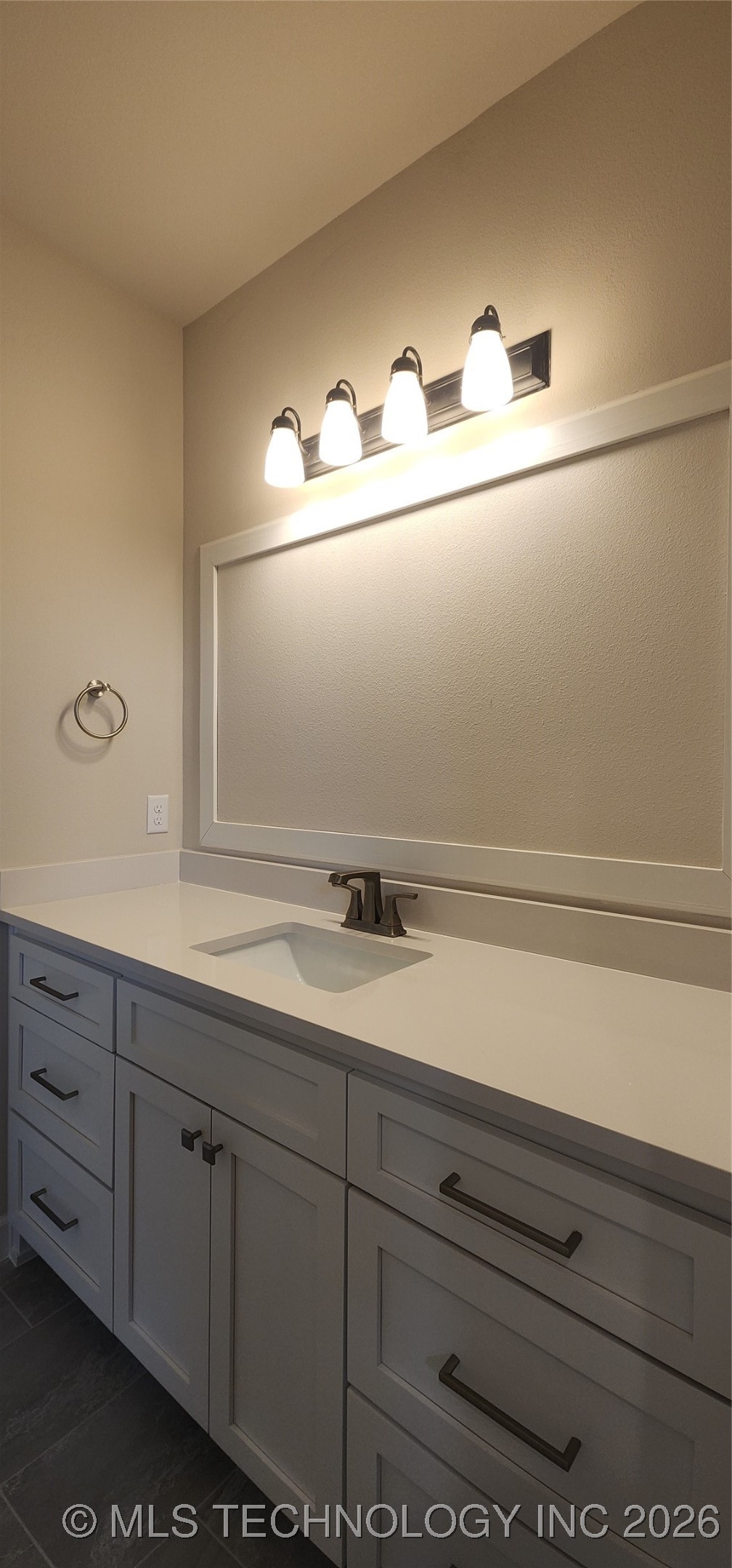 1007 E Delmar Place Property Photo 49