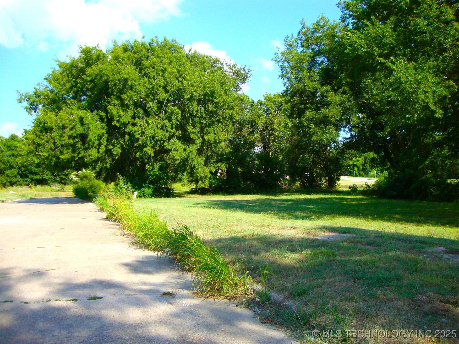 600 E 7th Street Property Photo 4