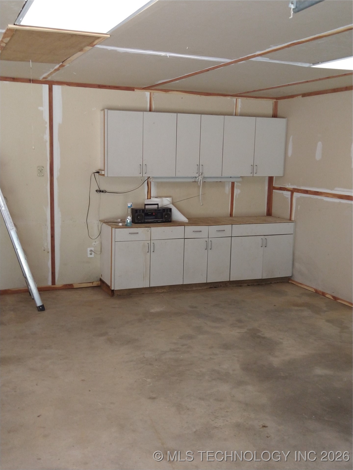 10670 S 4200 Road S Property Photo 19