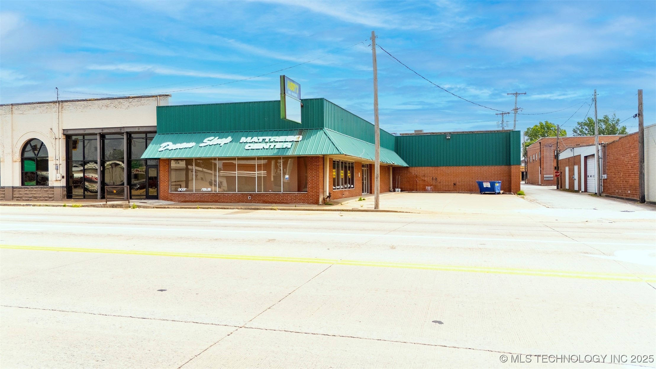 104 E Graham Avenue Property Photo 8