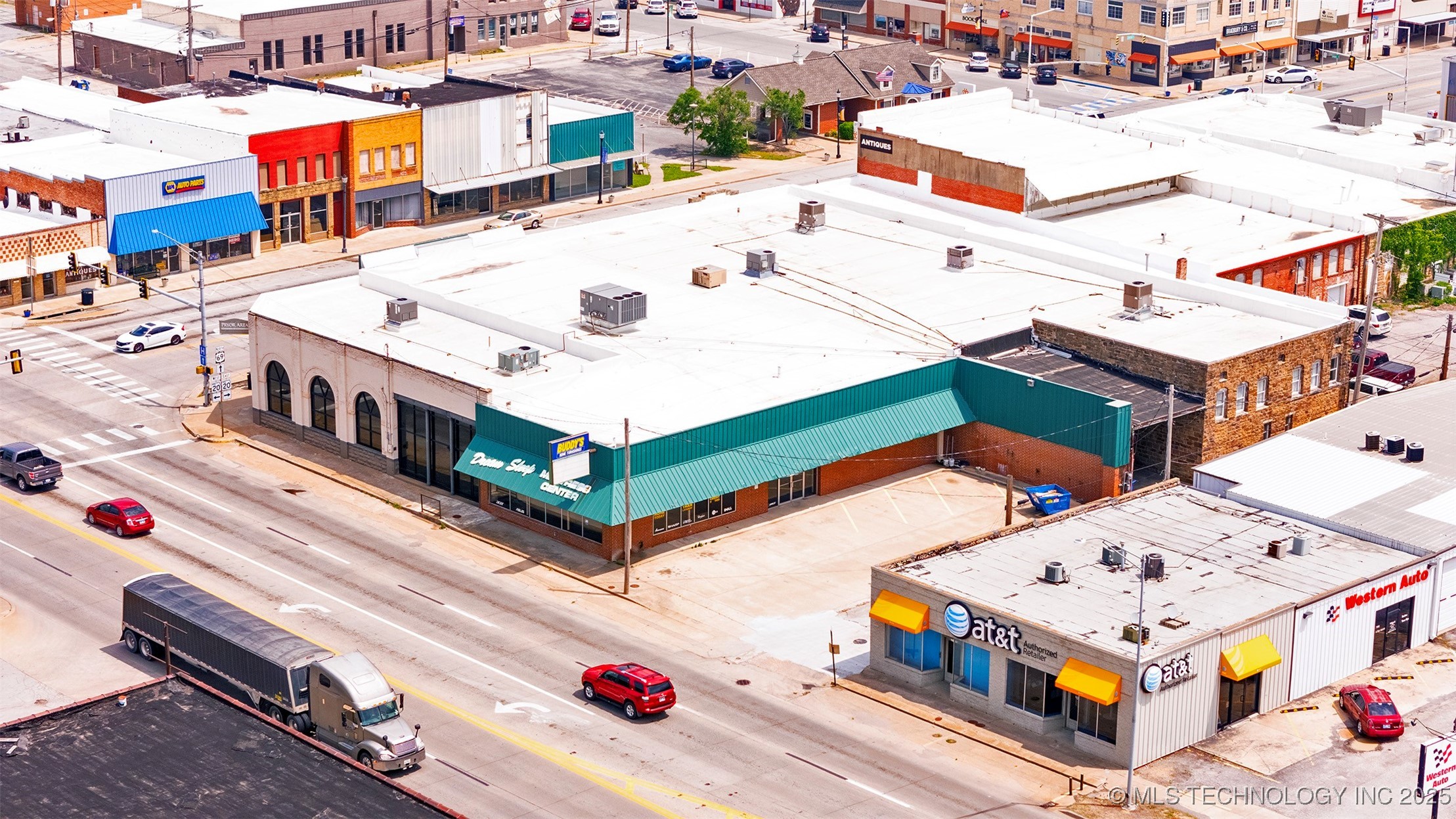 104 E Graham Avenue Property Photo 9