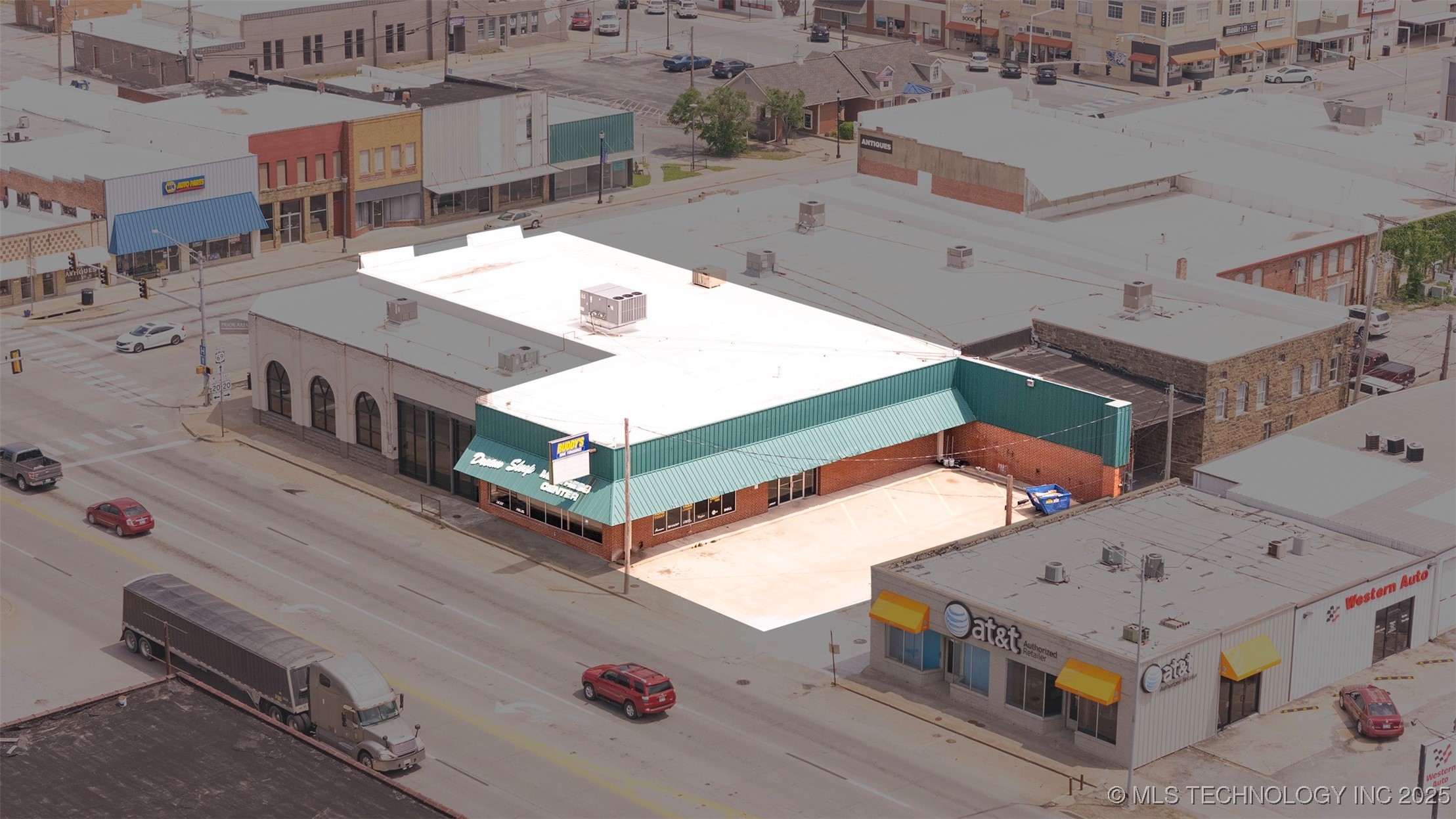 104 E Graham Avenue Property Photo 10