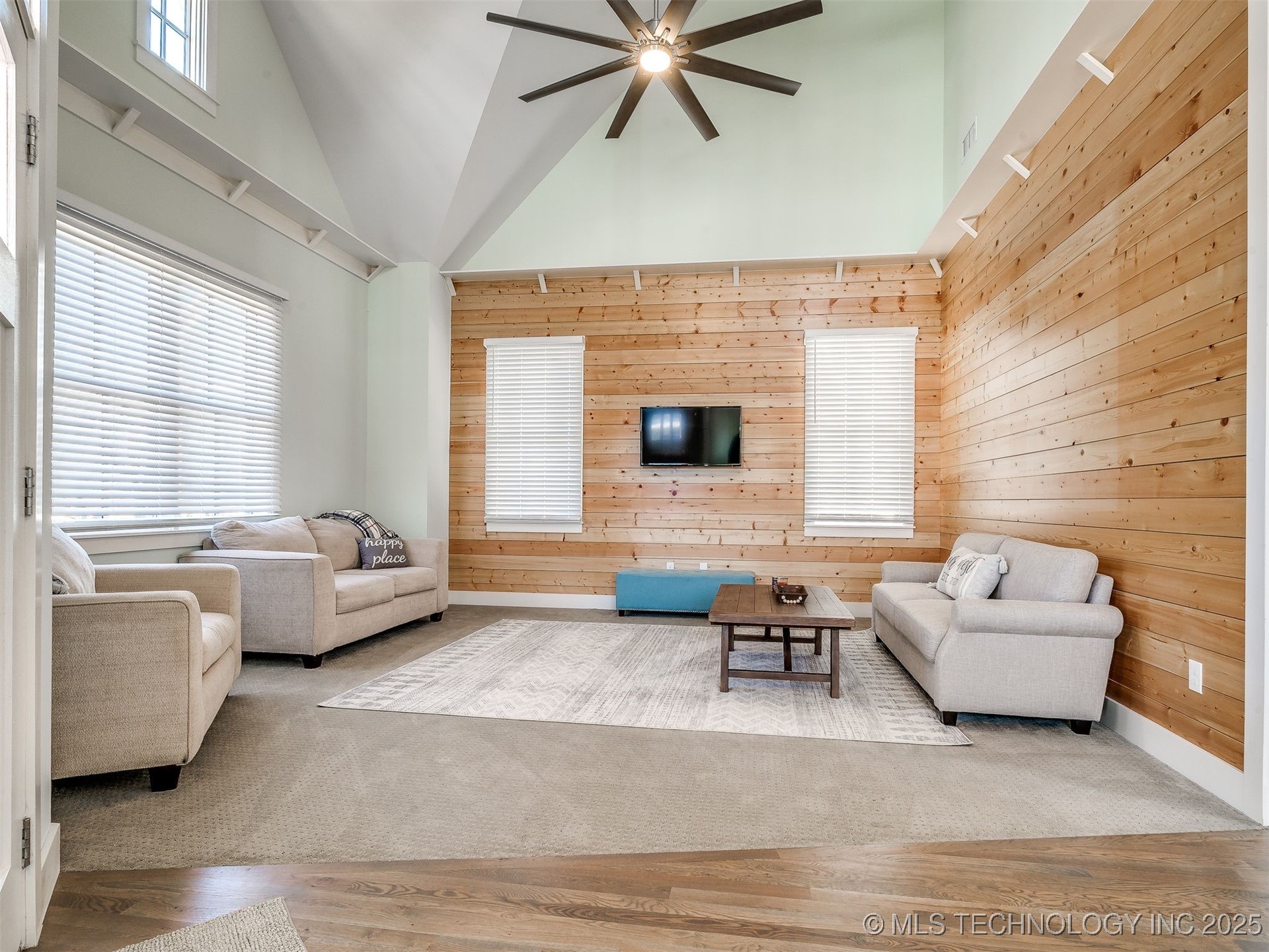 45 Center Lane S Property Photo 6