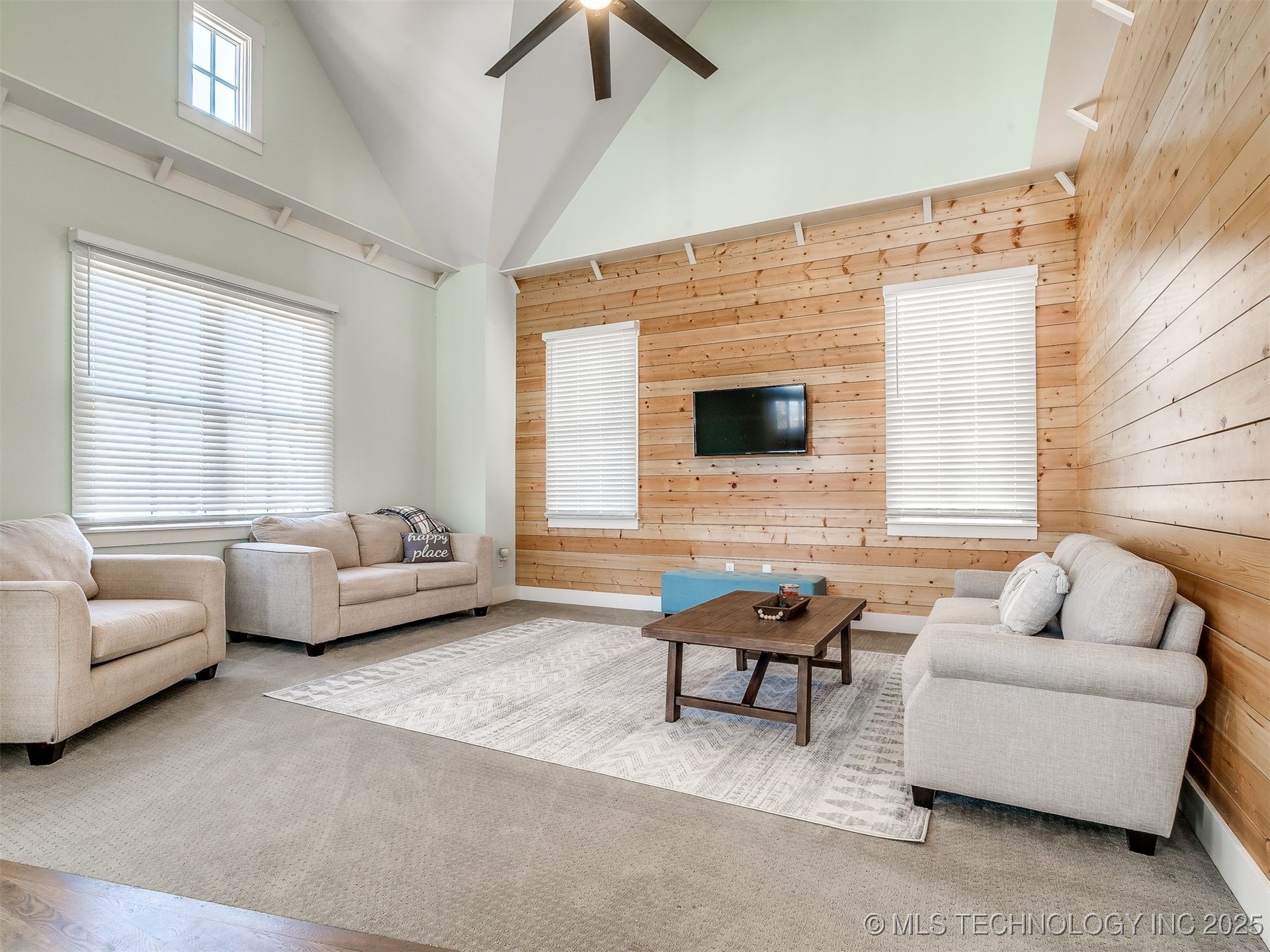 45 Center Lane S Property Photo 7