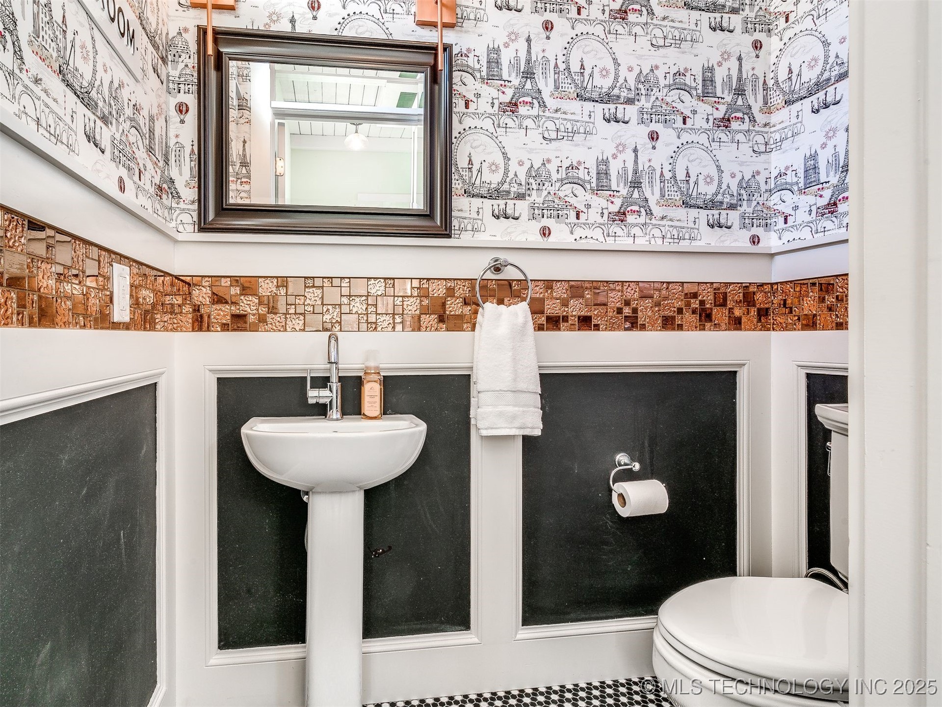 45 Center Lane S Property Photo 22