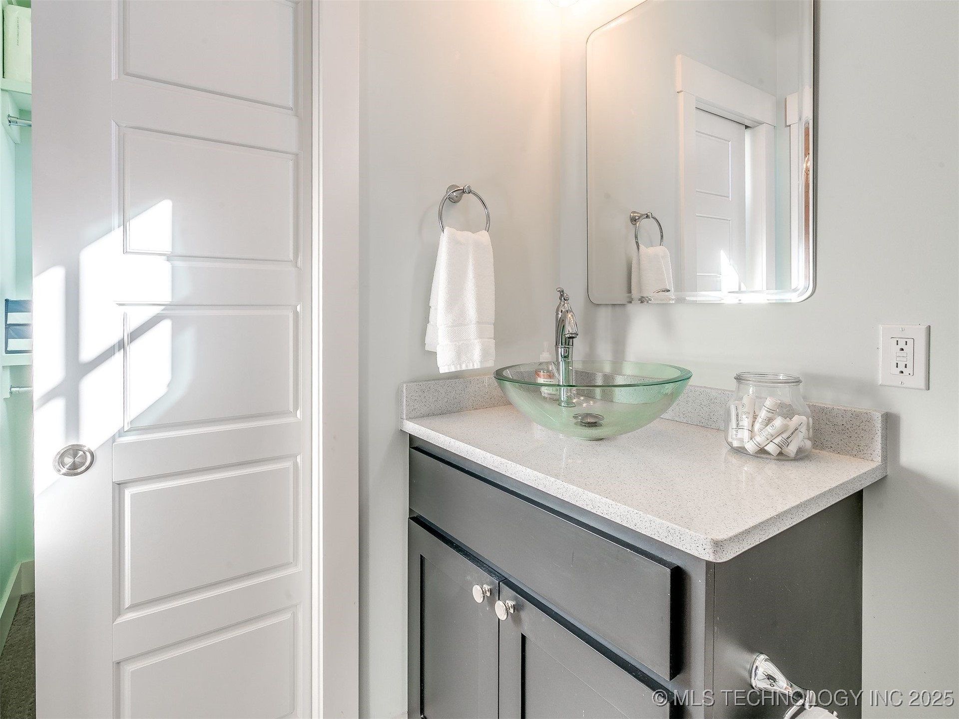 45 Center Lane S Property Photo 28