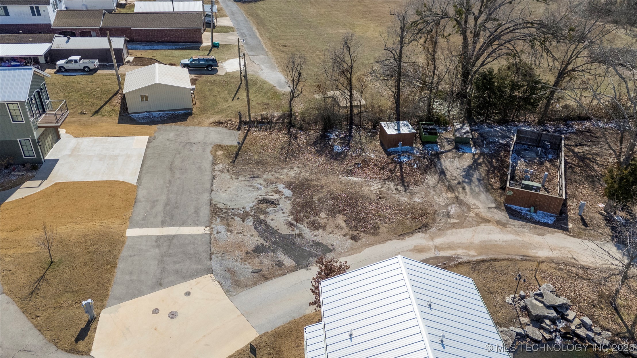 37214 S Cliff Crest Property Photo 2