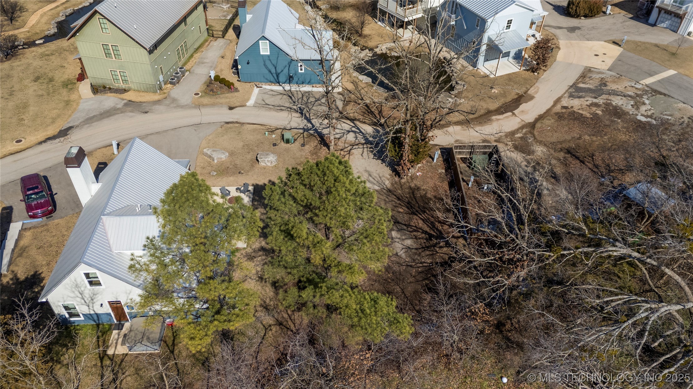 37220 S Cliff Crest Drive Property Photo 7