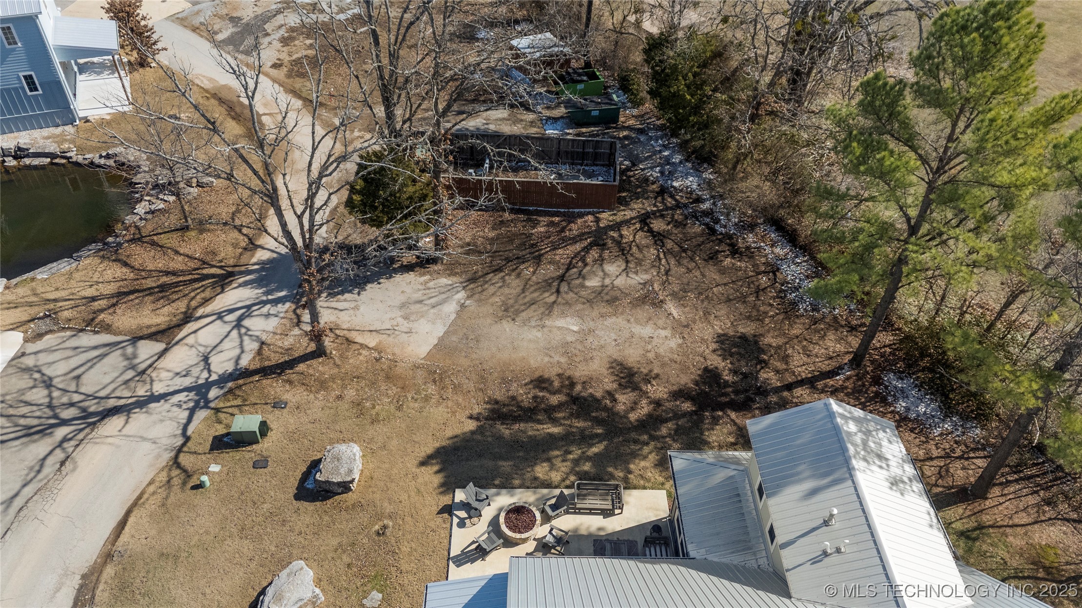 37220 S Cliff Crest Drive Property Photo 9