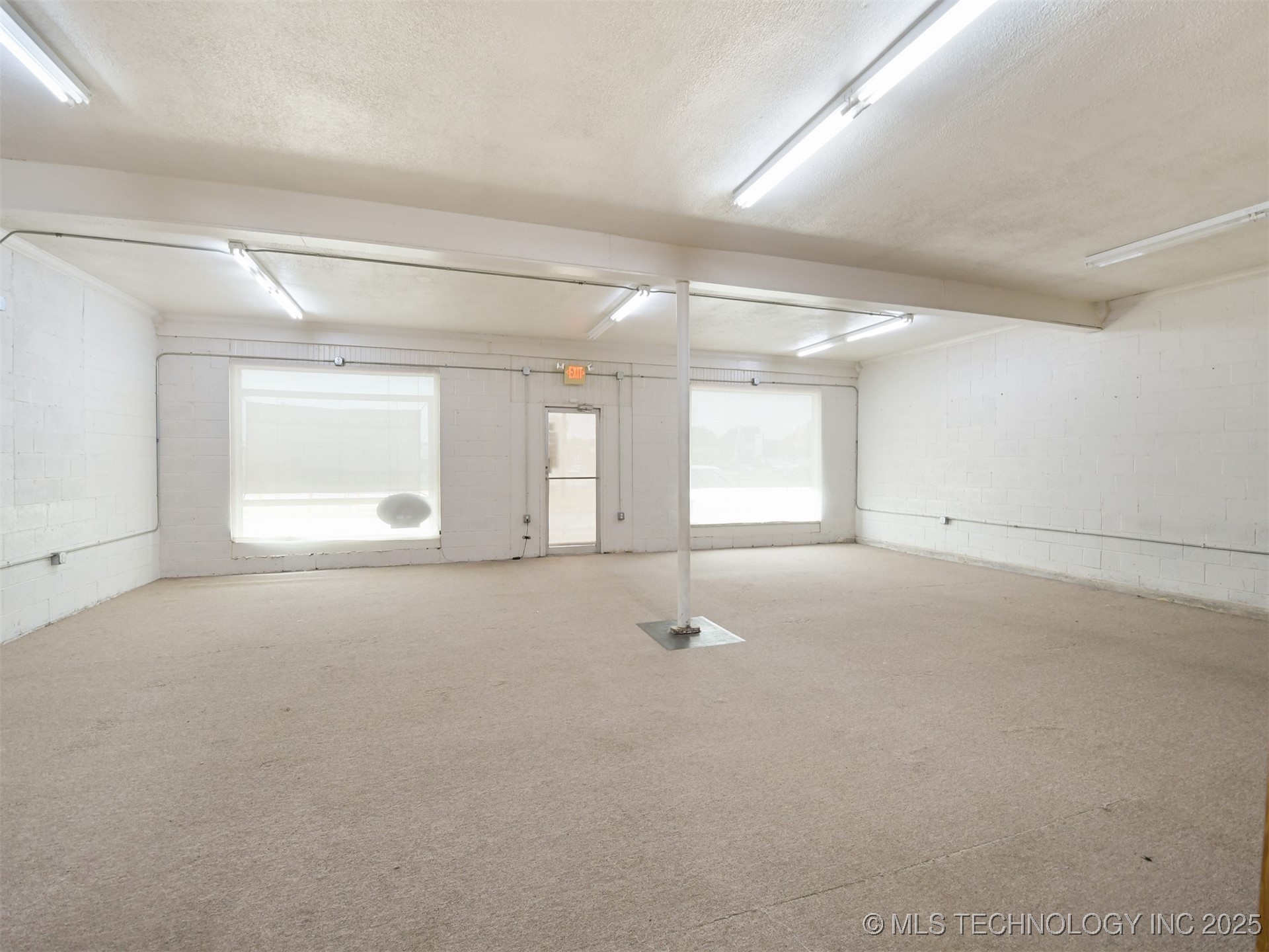 600 N Commerce Street Property Photo 5