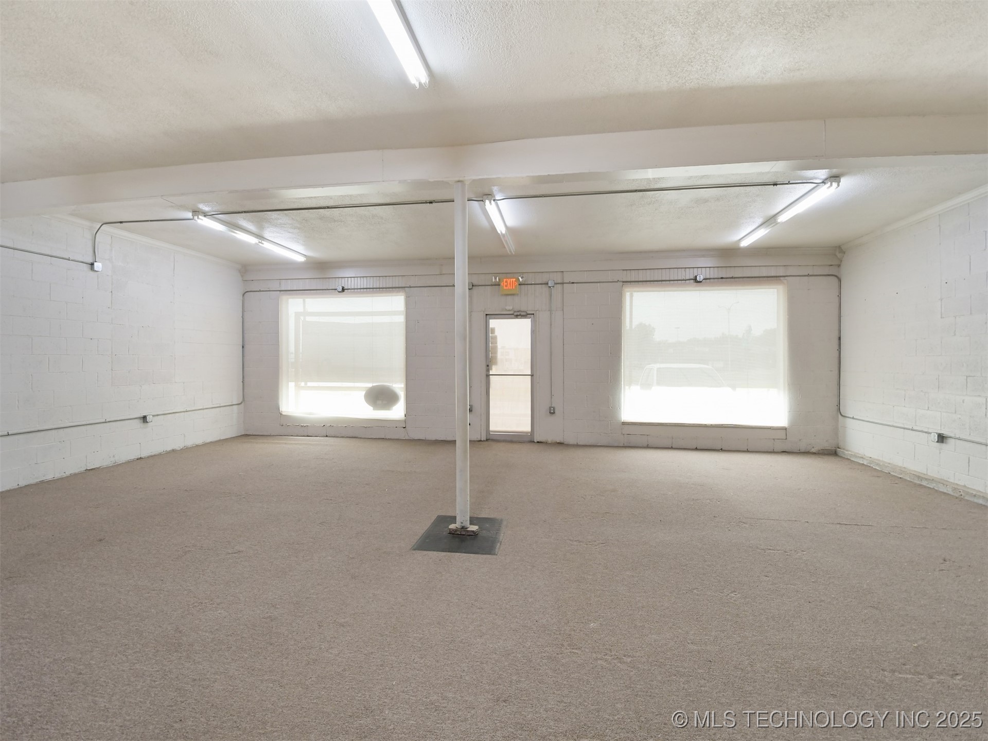 600 N Commerce Street Property Photo 6