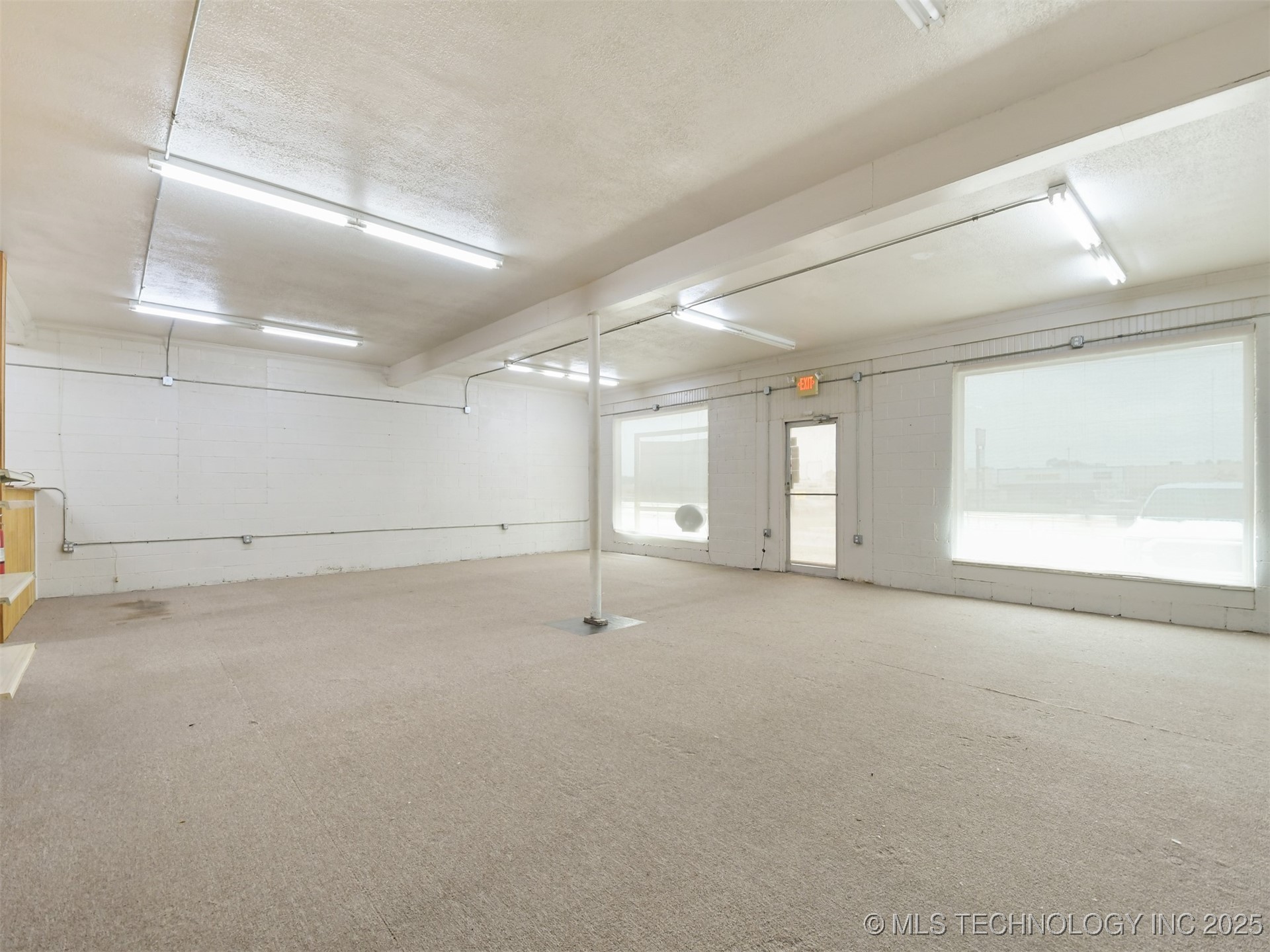 600 N Commerce Street Property Photo 7