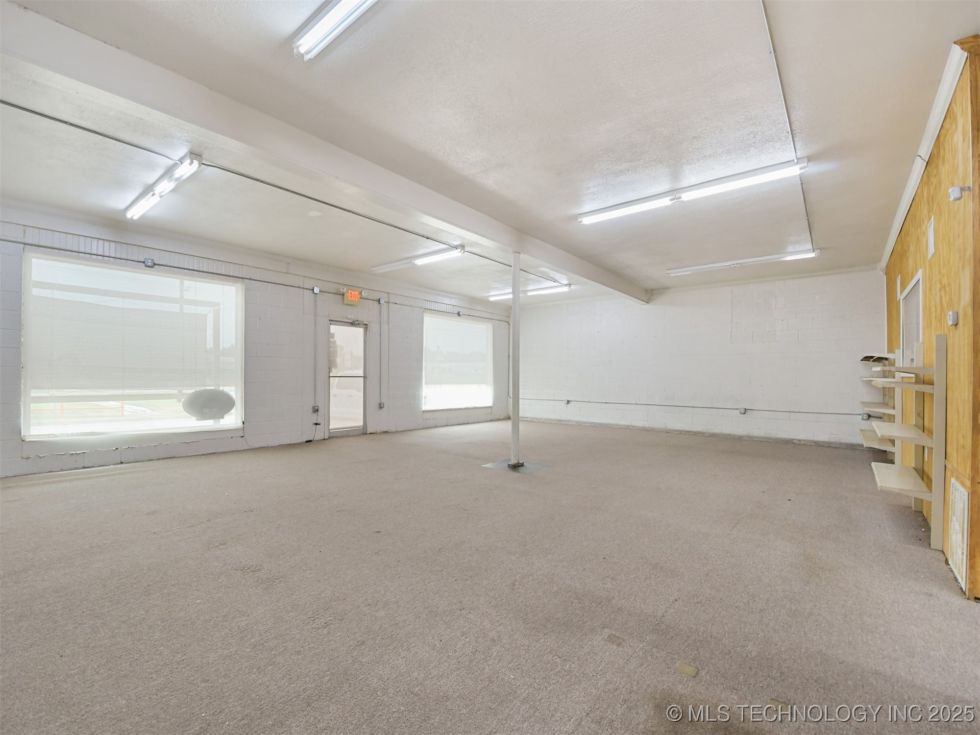 600 N Commerce Street Property Photo 8