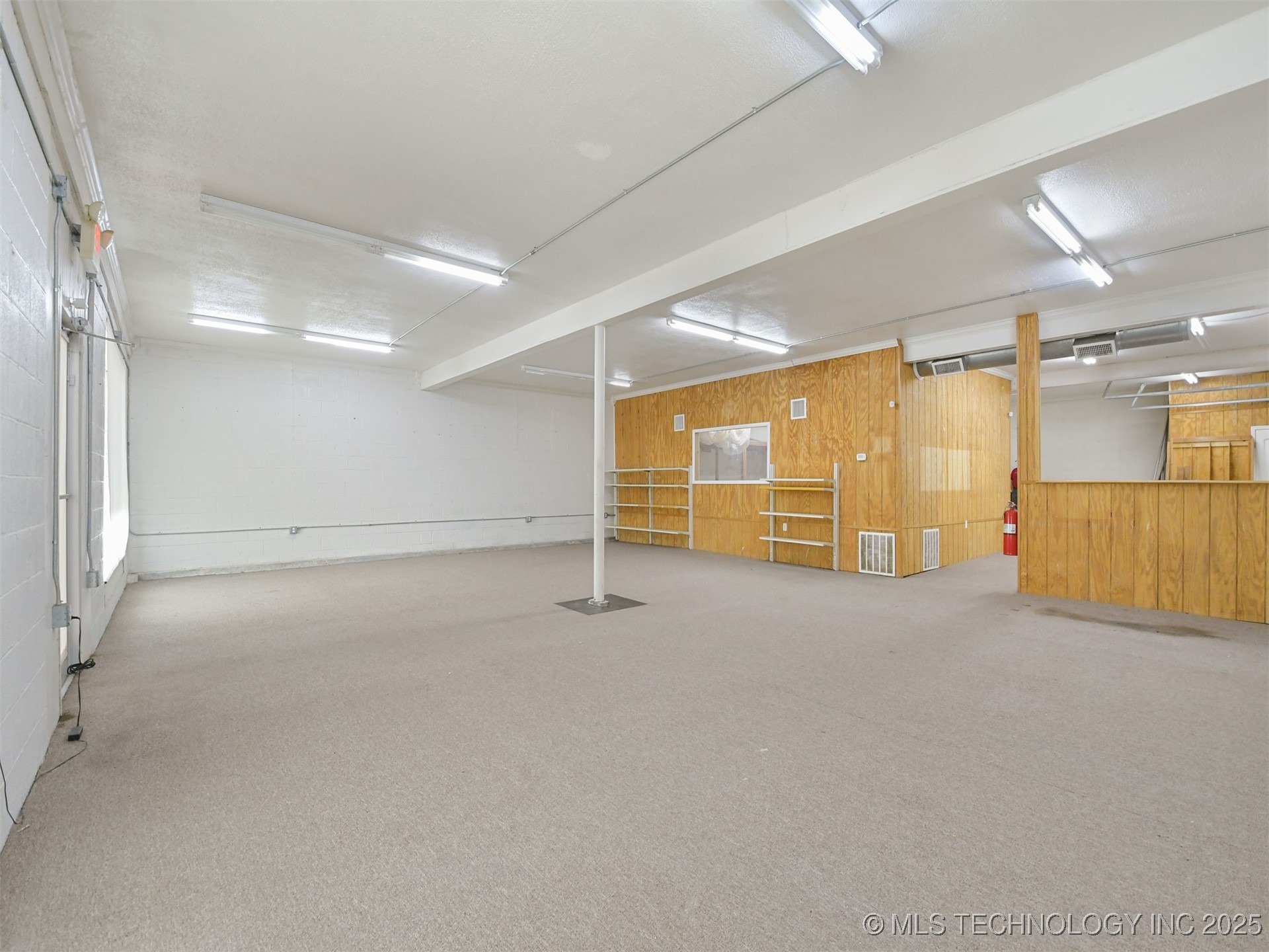 600 N Commerce Street Property Photo 9