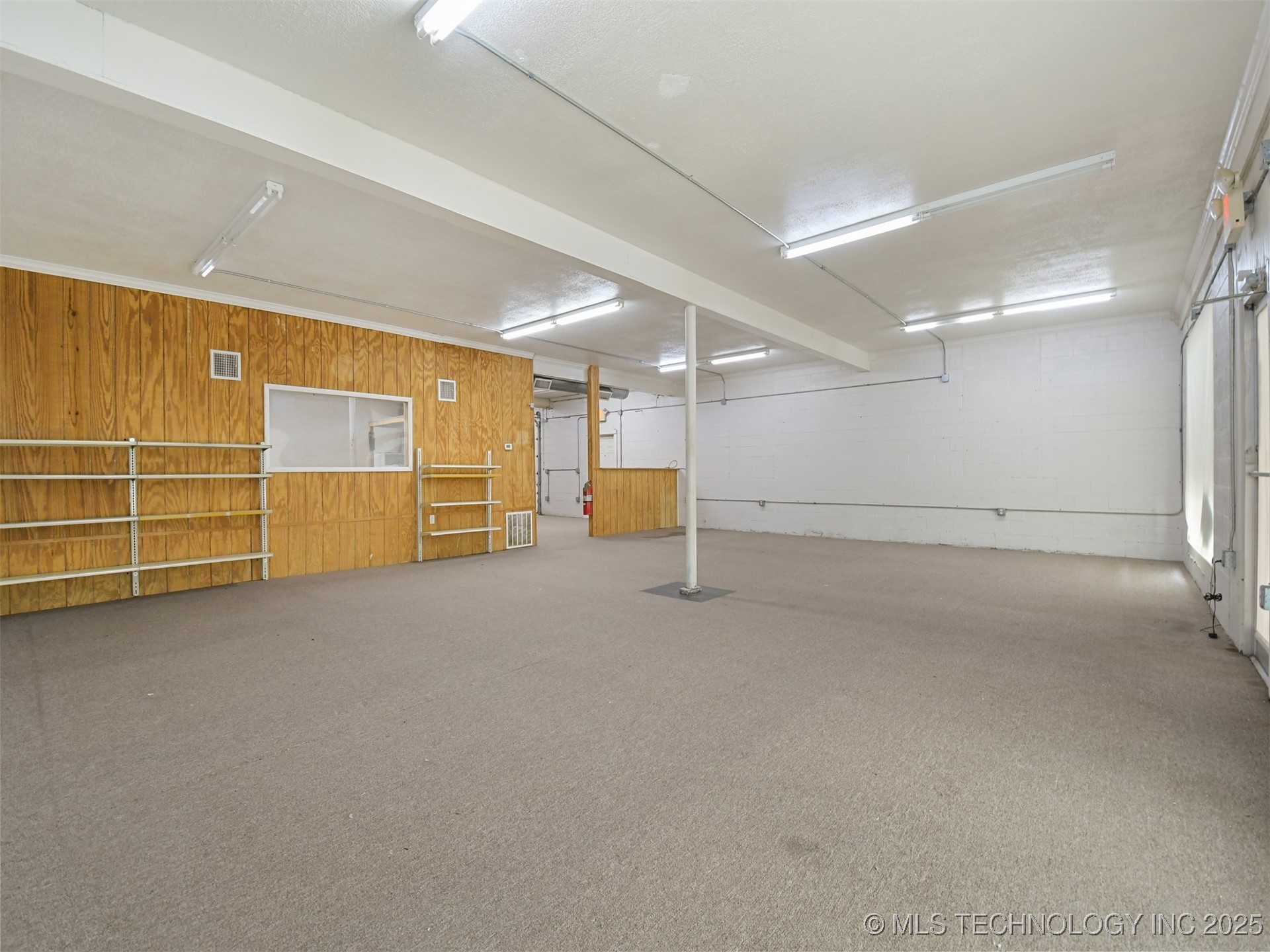 600 N Commerce Street Property Photo 10