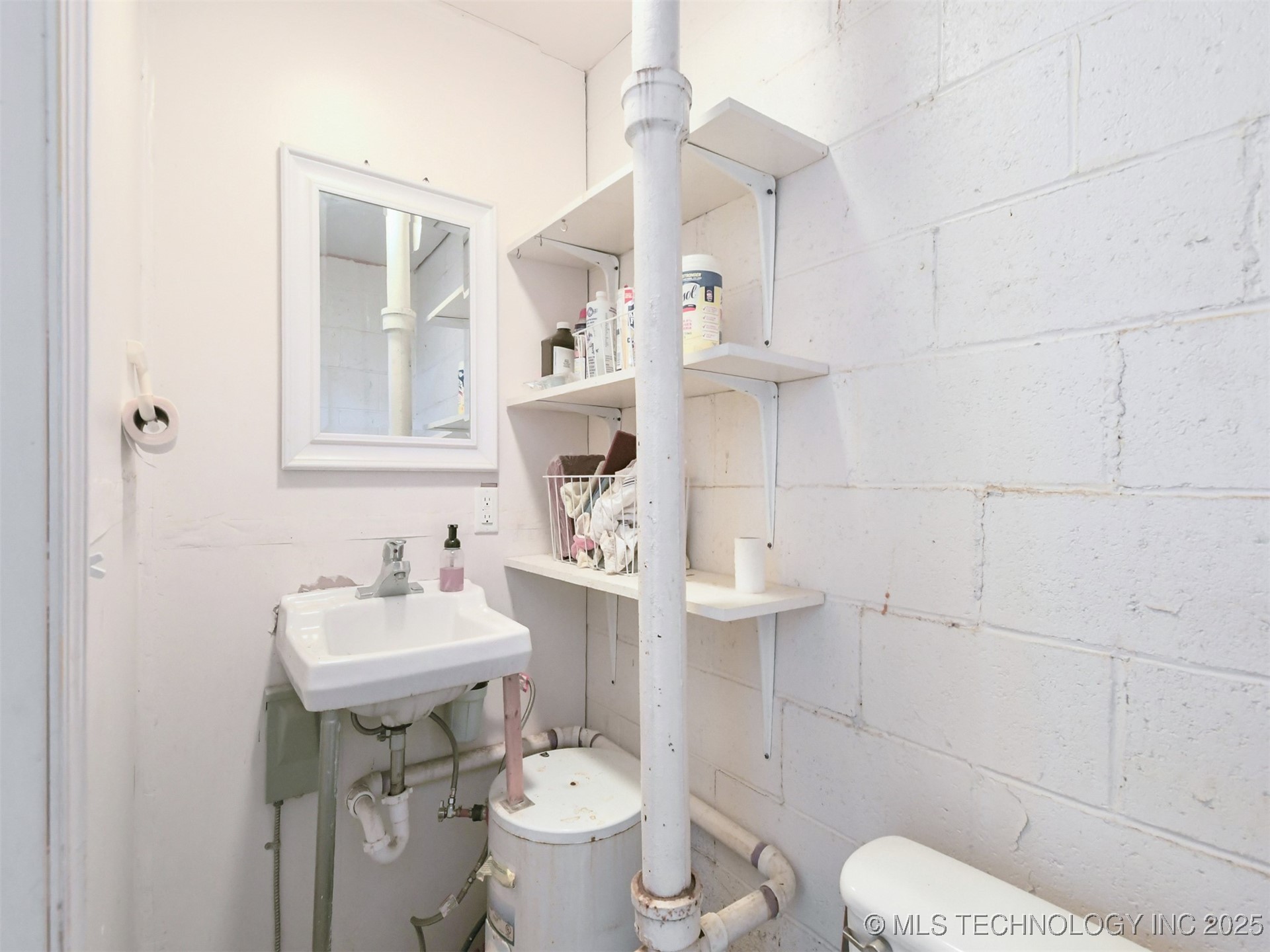 600 N Commerce Street Property Photo 23