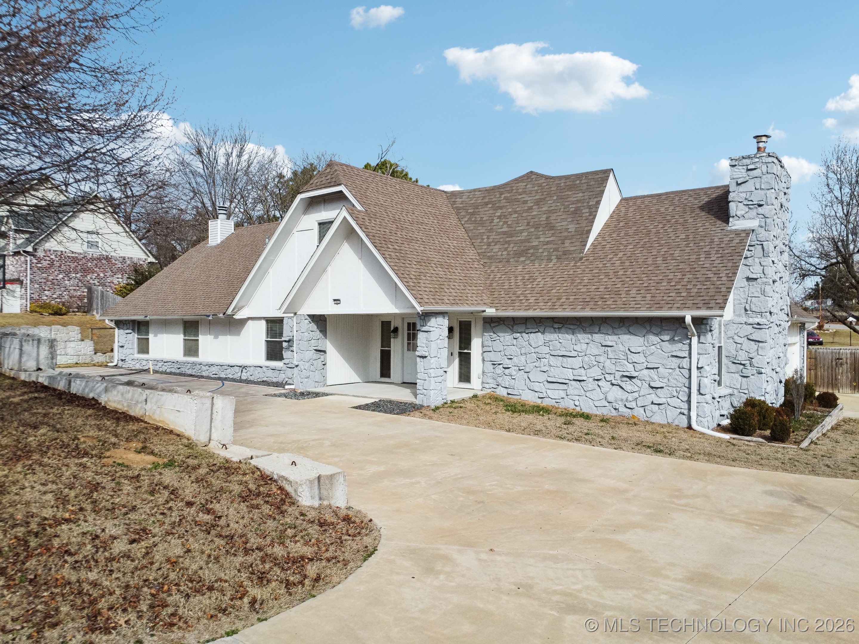 13433 S 125th East Avenue Property Photo 2