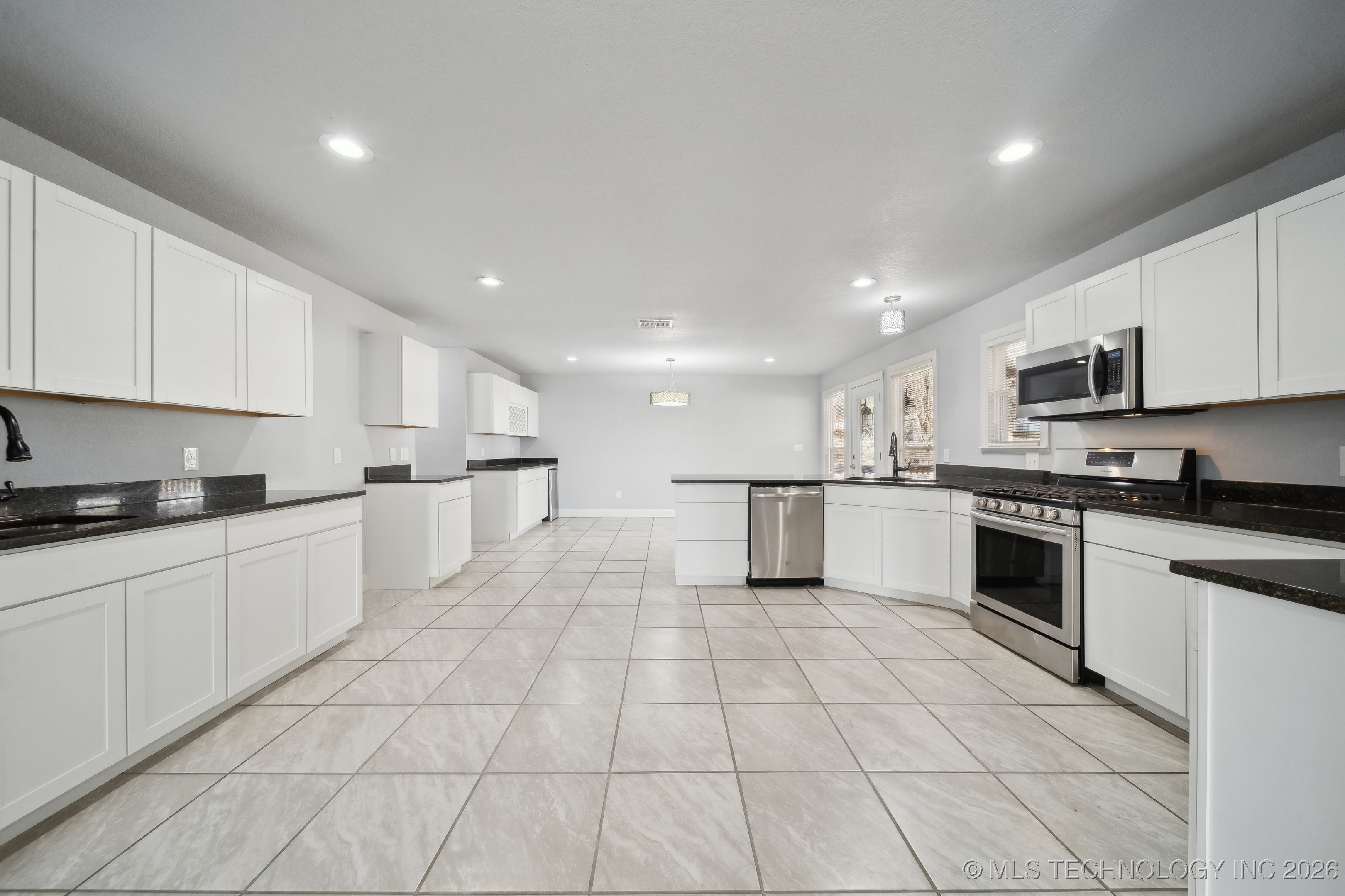 13433 S 125th East Avenue Property Photo 11