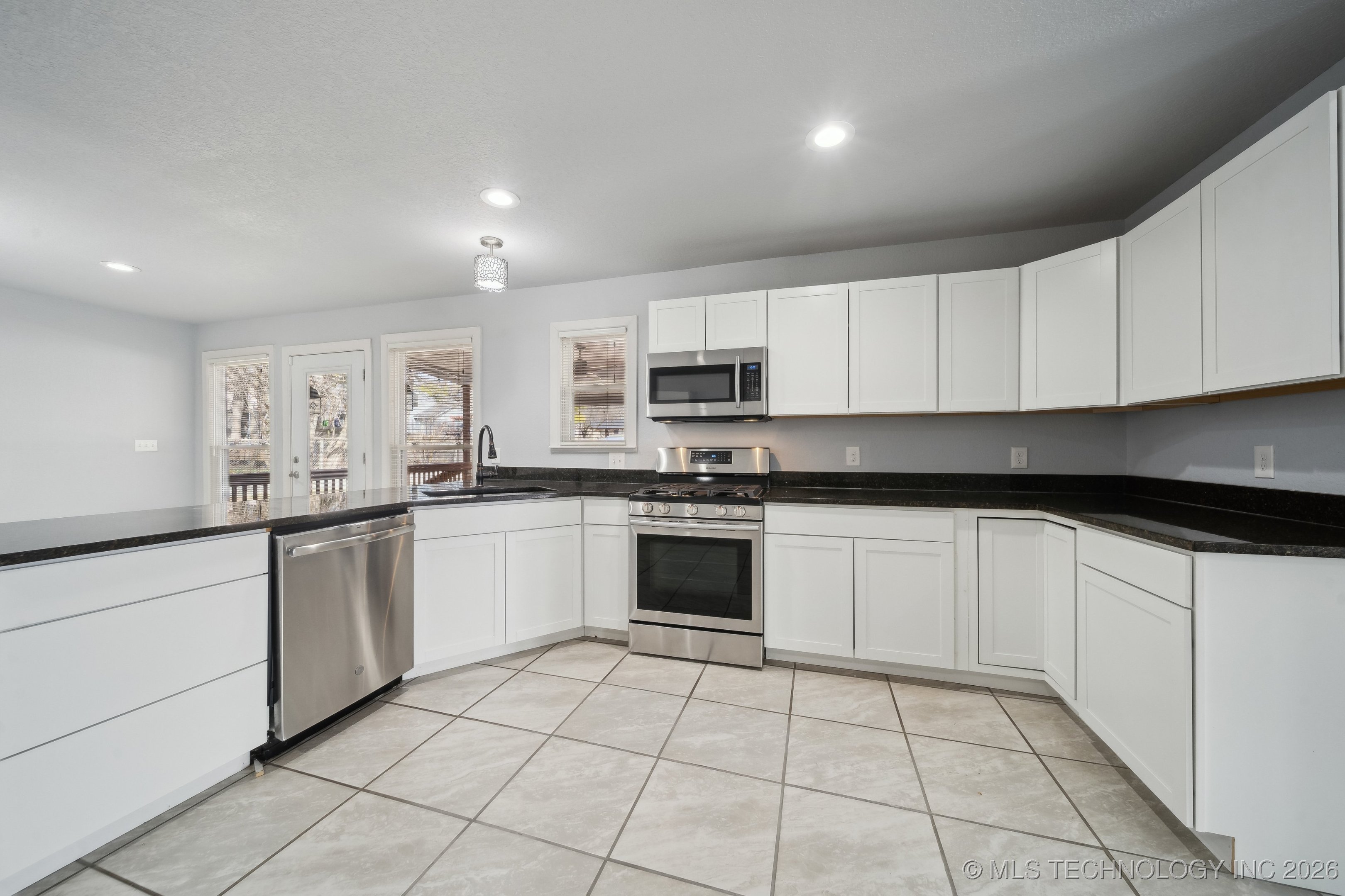 13433 S 125th East Avenue Property Photo 12