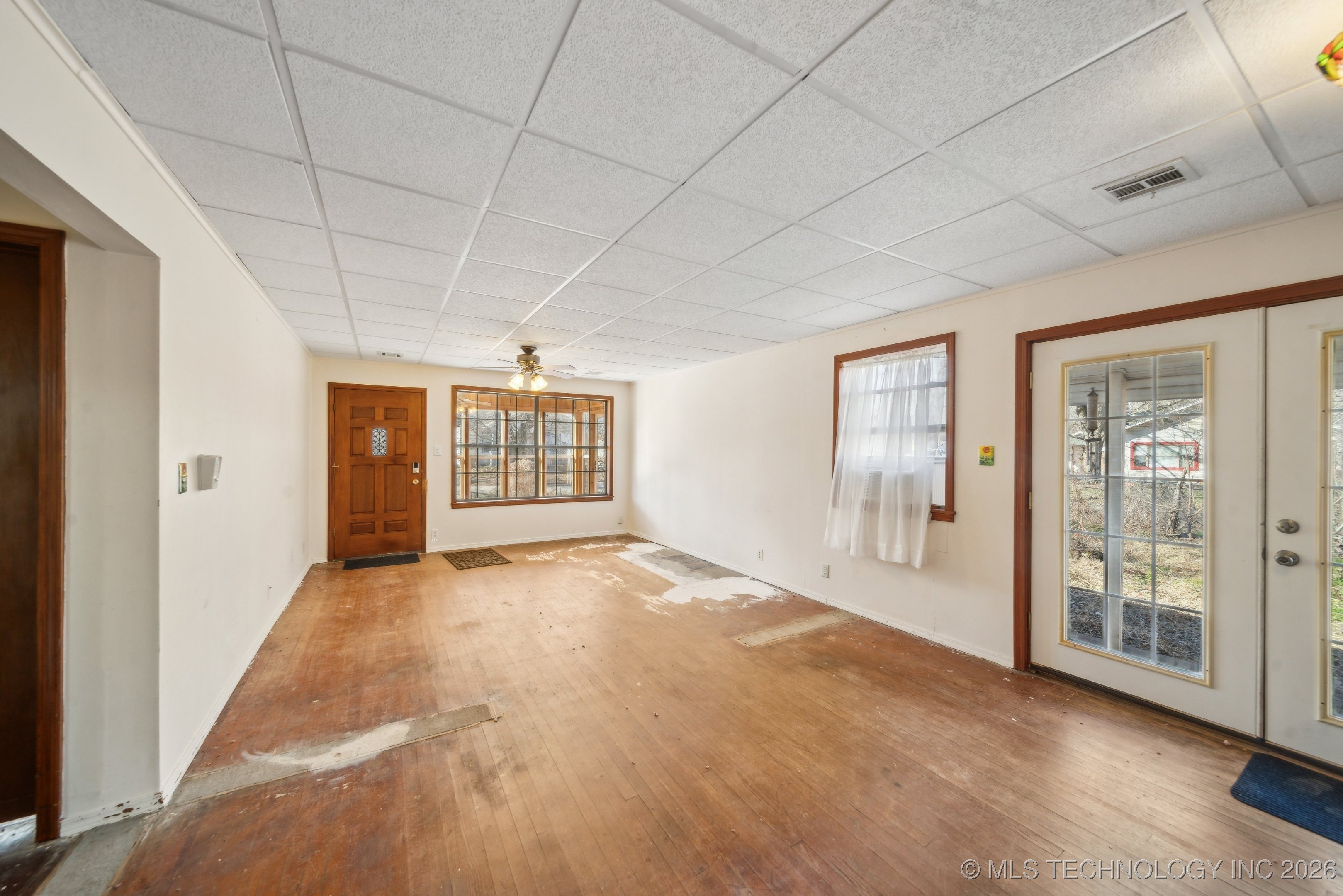 1121 W 9th Street Property Photo 6