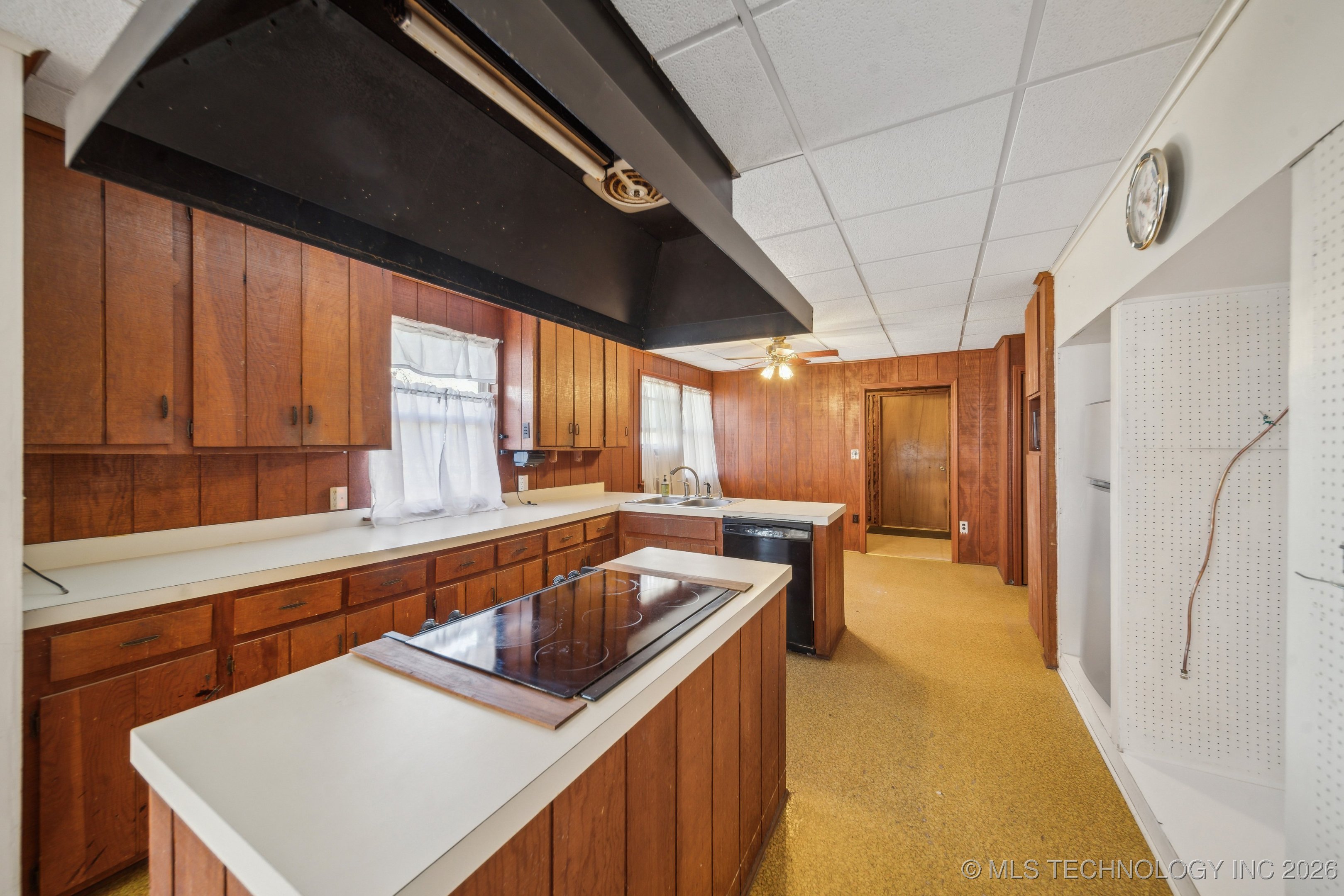 1121 W 9th Street Property Photo 8