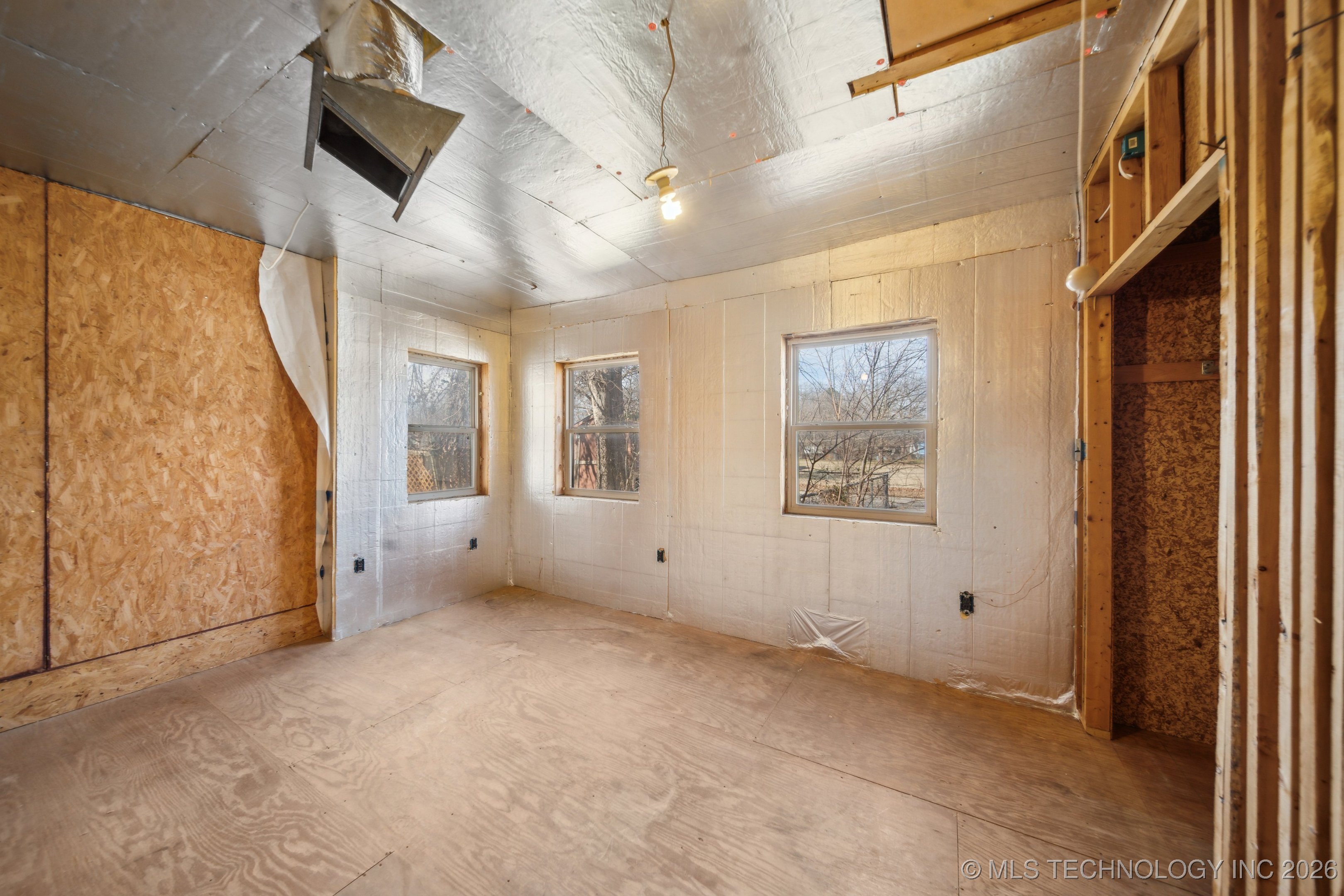 1121 W 9th Street Property Photo 22