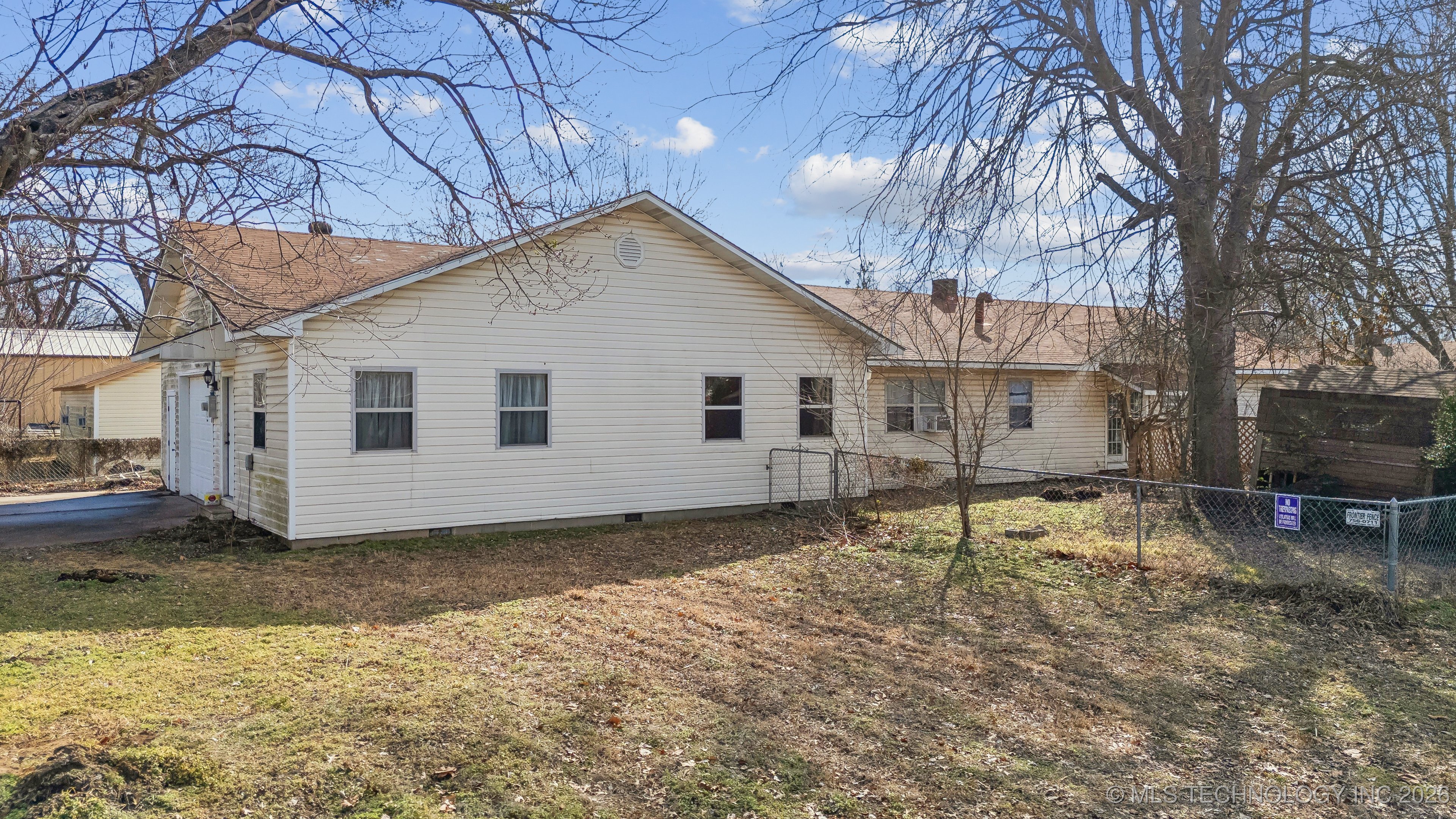 1121 W 9th Street Property Photo 28