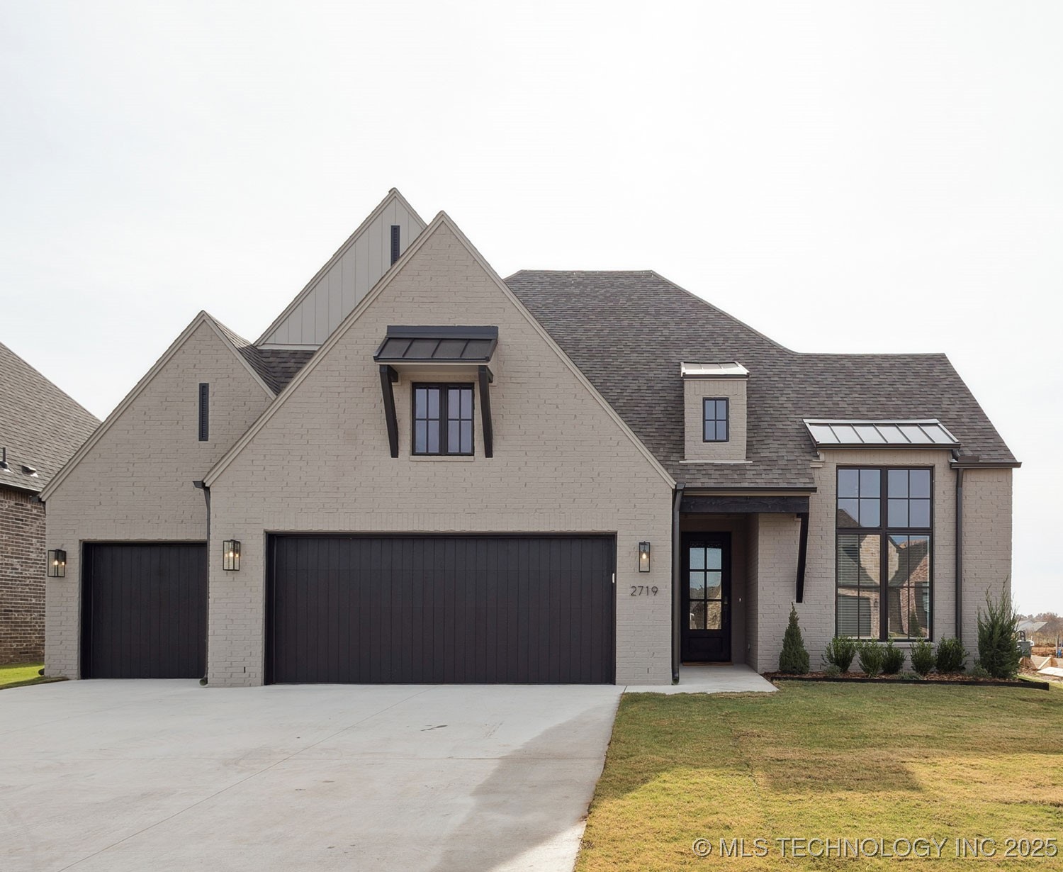 2719 W Van Buren Court Property Photo 1