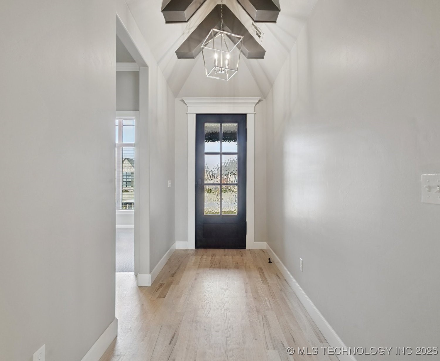 2719 W Van Buren Court Property Photo 2