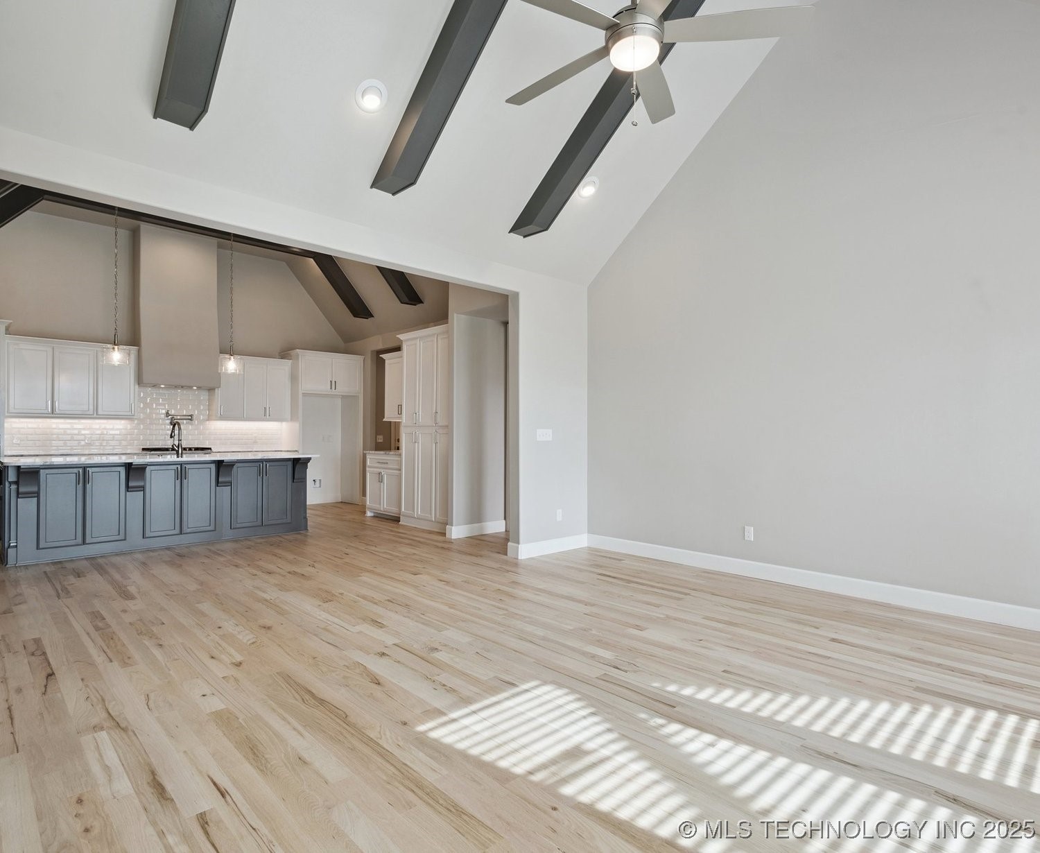 2719 W Van Buren Court Property Photo 6