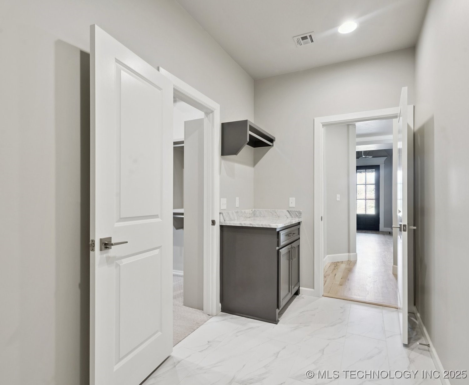 2719 W Van Buren Court Property Photo 32