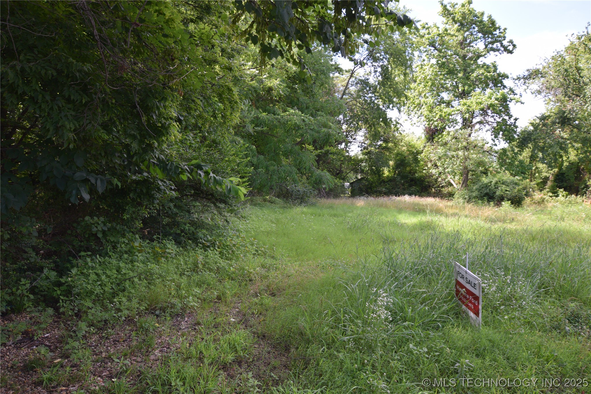 320 E Oak Street Property Photo 2