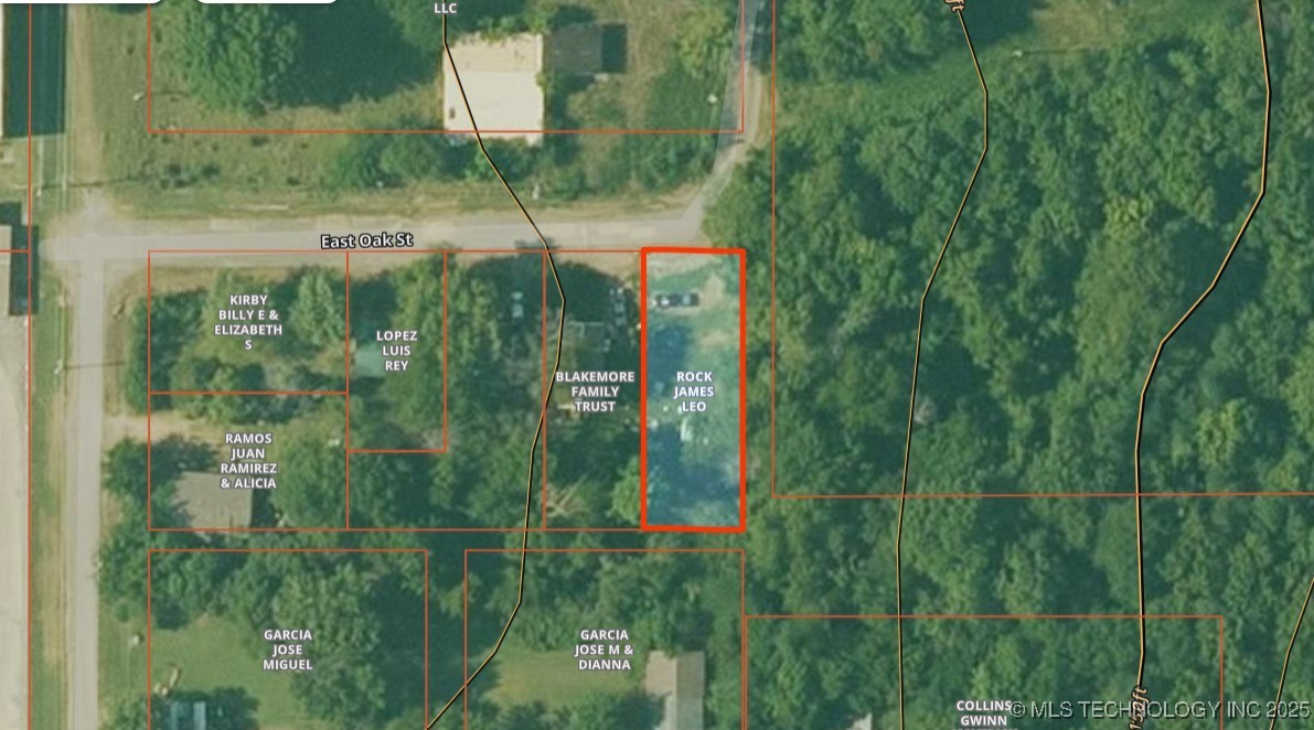 320 E Oak Street Property Photo 3