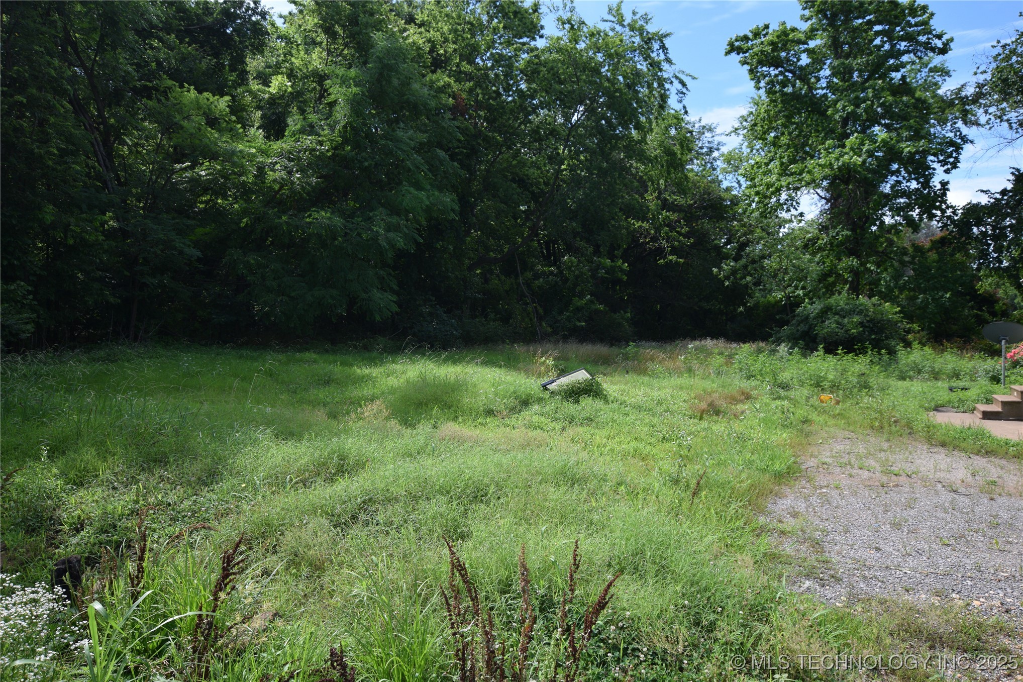 320 E Oak Street Property Photo 6