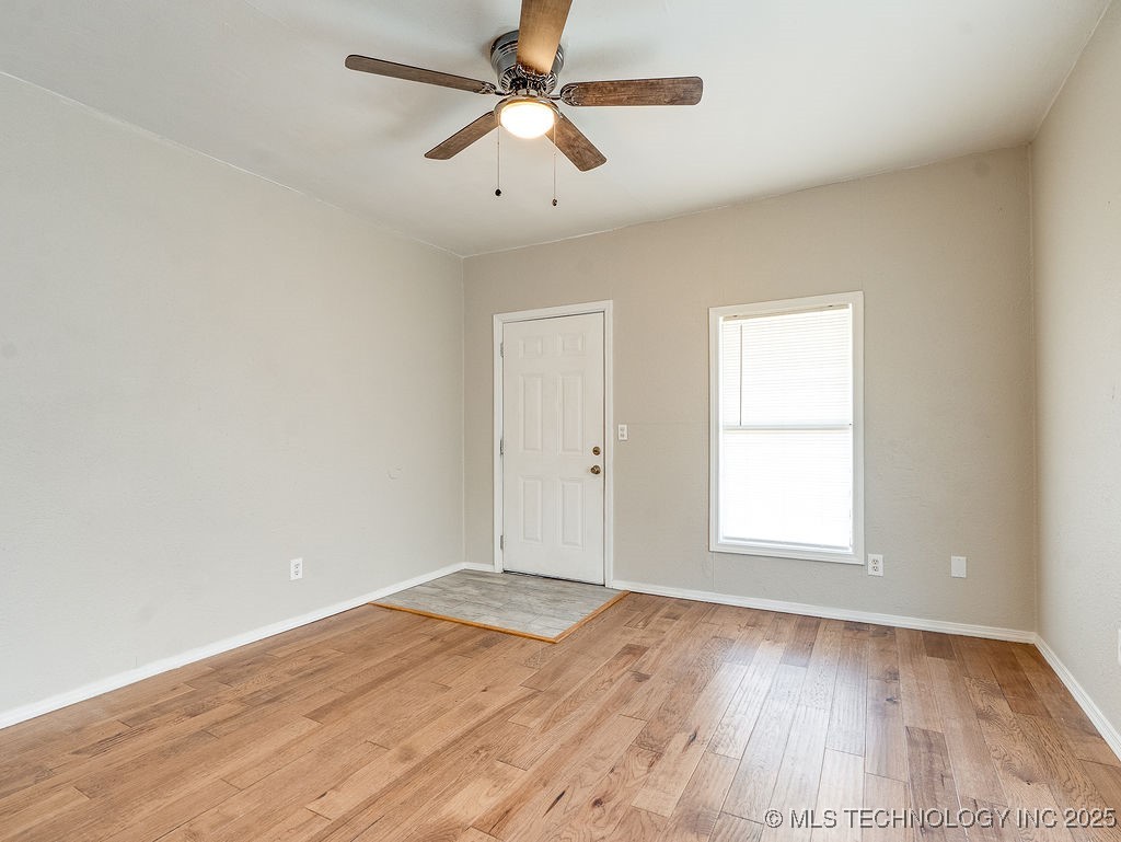 711 W 8th Property Photo 3