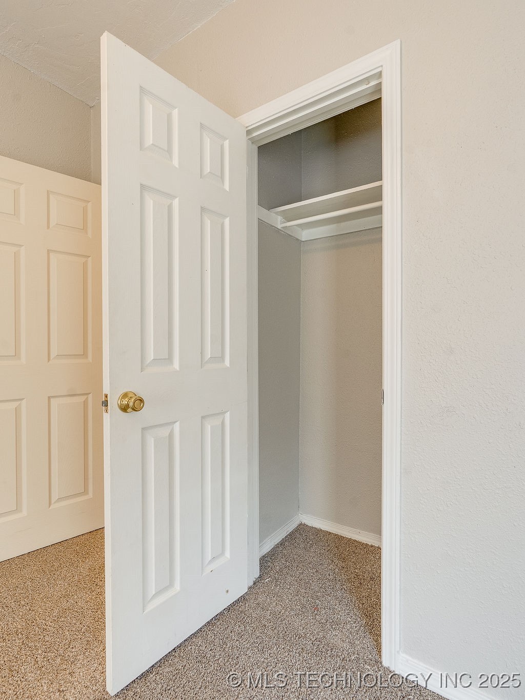 711 W 8th Property Photo 21